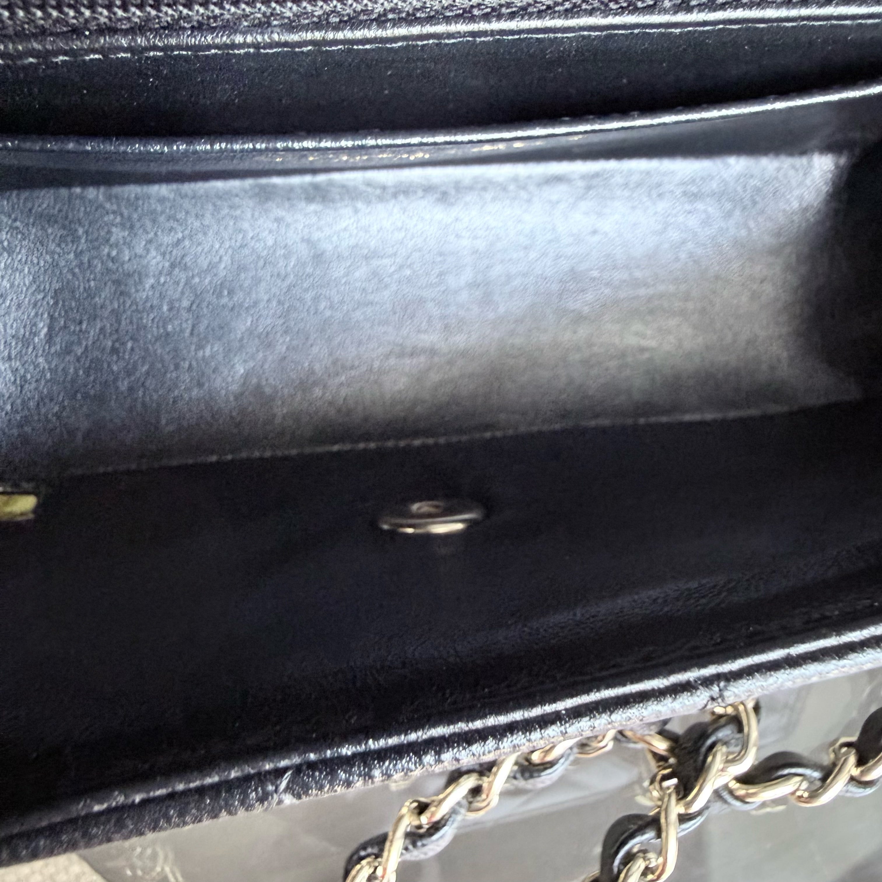 Chanel Classic Flap Mini - Caviar 20CM Quilted Black Gold Hardware Series 23