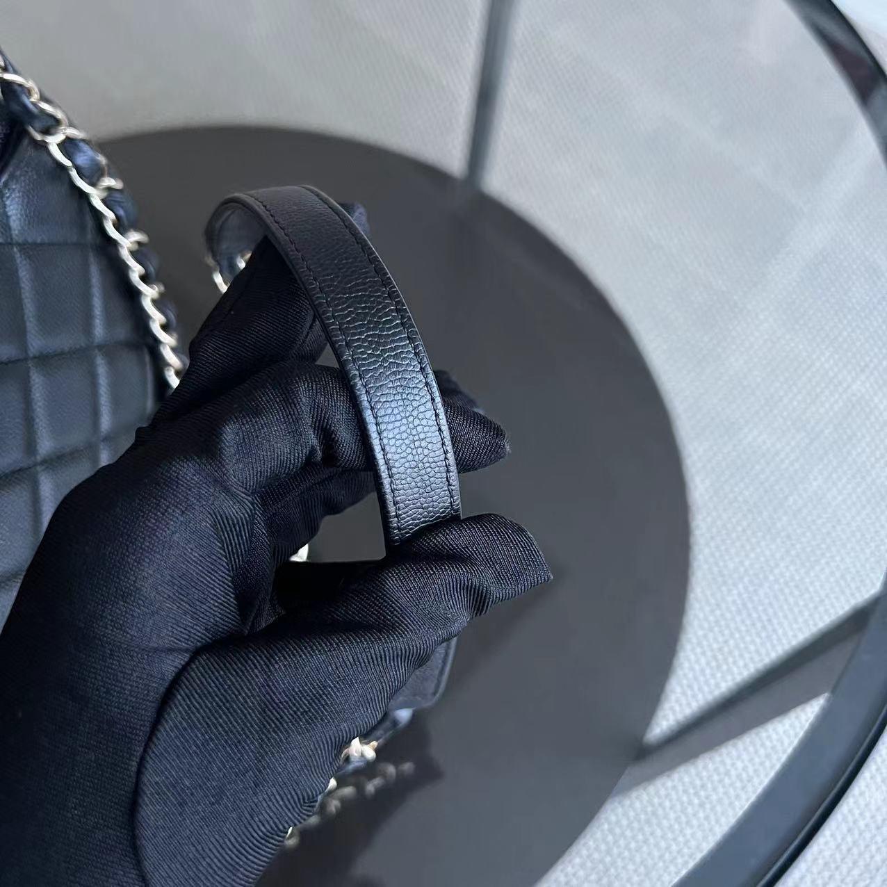 Caviar Medium Business Affinity Quilted Grained Calfskin Black Golden Hardware Series 27