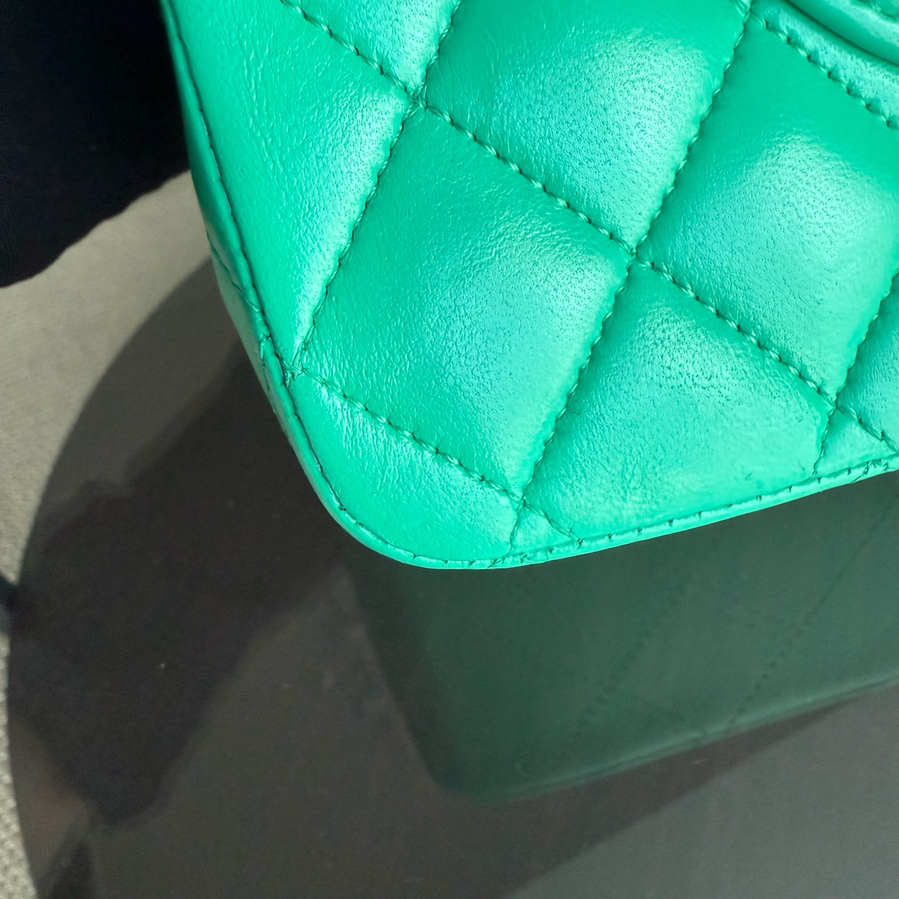 Chanel Classic Flap Medium - 25CM Quilted Lambskin Green Gold Hardware Series 18