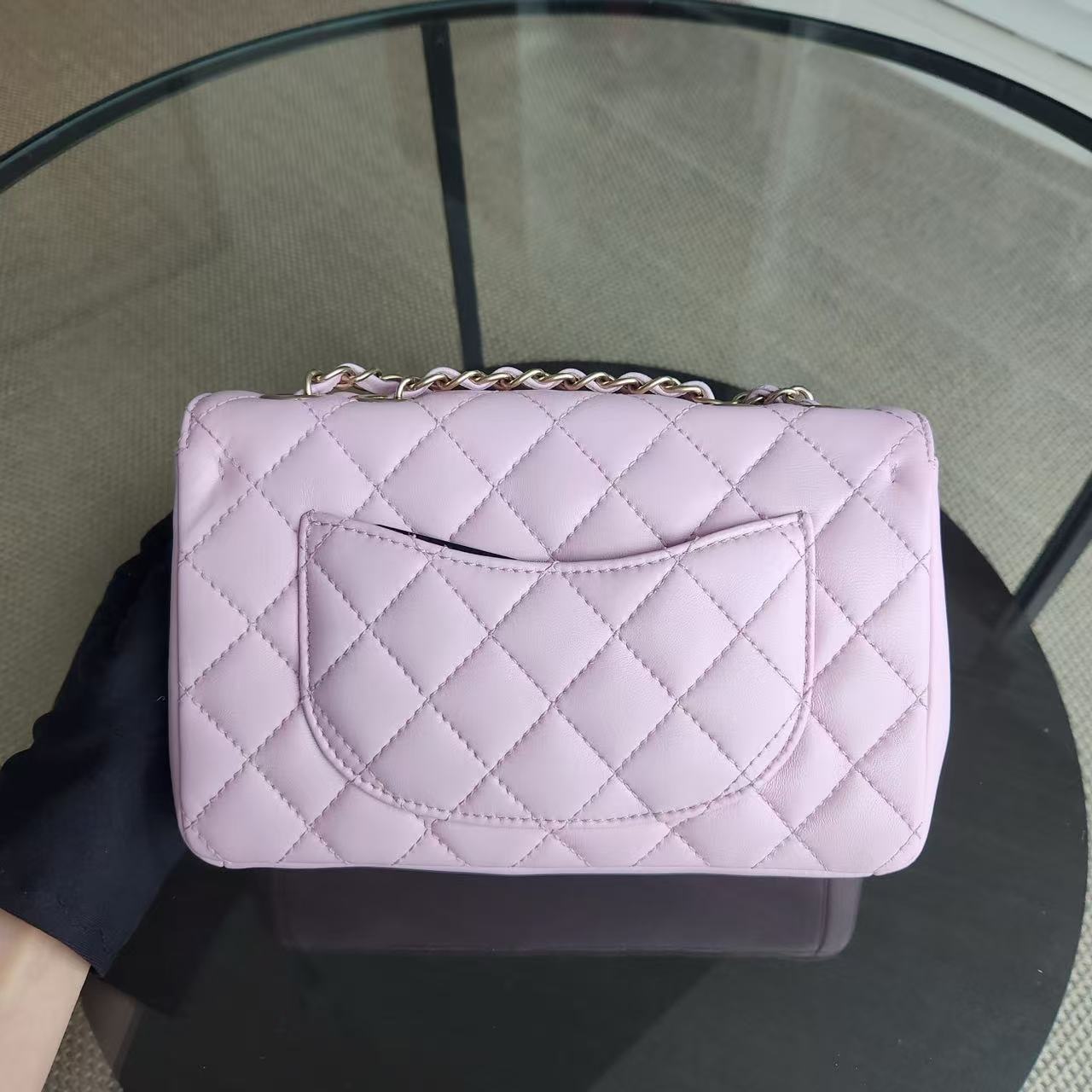 Chanel Chic Flap Small - 23CM Quilted Lambskin Sakura Light Pink Gold Hardware Series 21