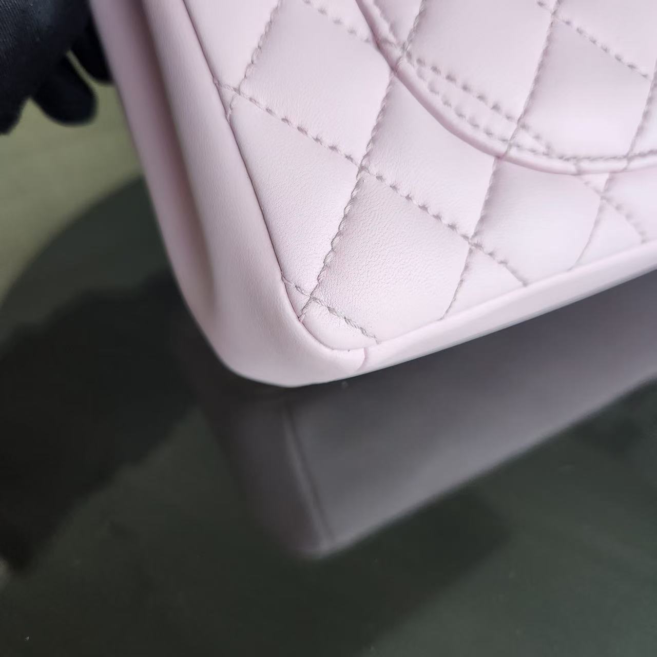 Chanel Chic Flap Small - 23CM Quilted Lambskin Sakura Light Pink Gold Hardware Series 21