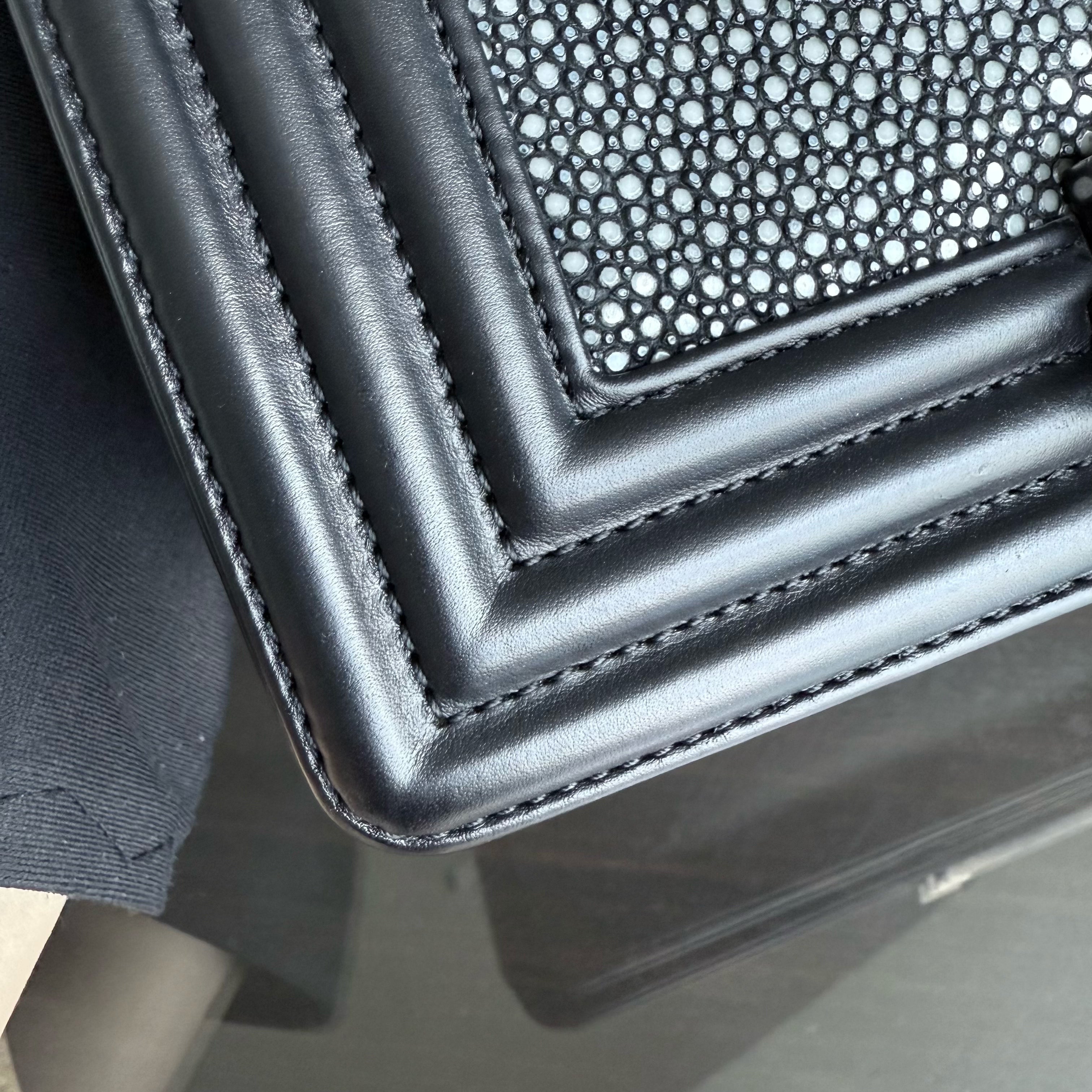 Chanel Boy Small Exotic Limited Edition - Stingray Black Ruthenium Silver Hardware Series 18