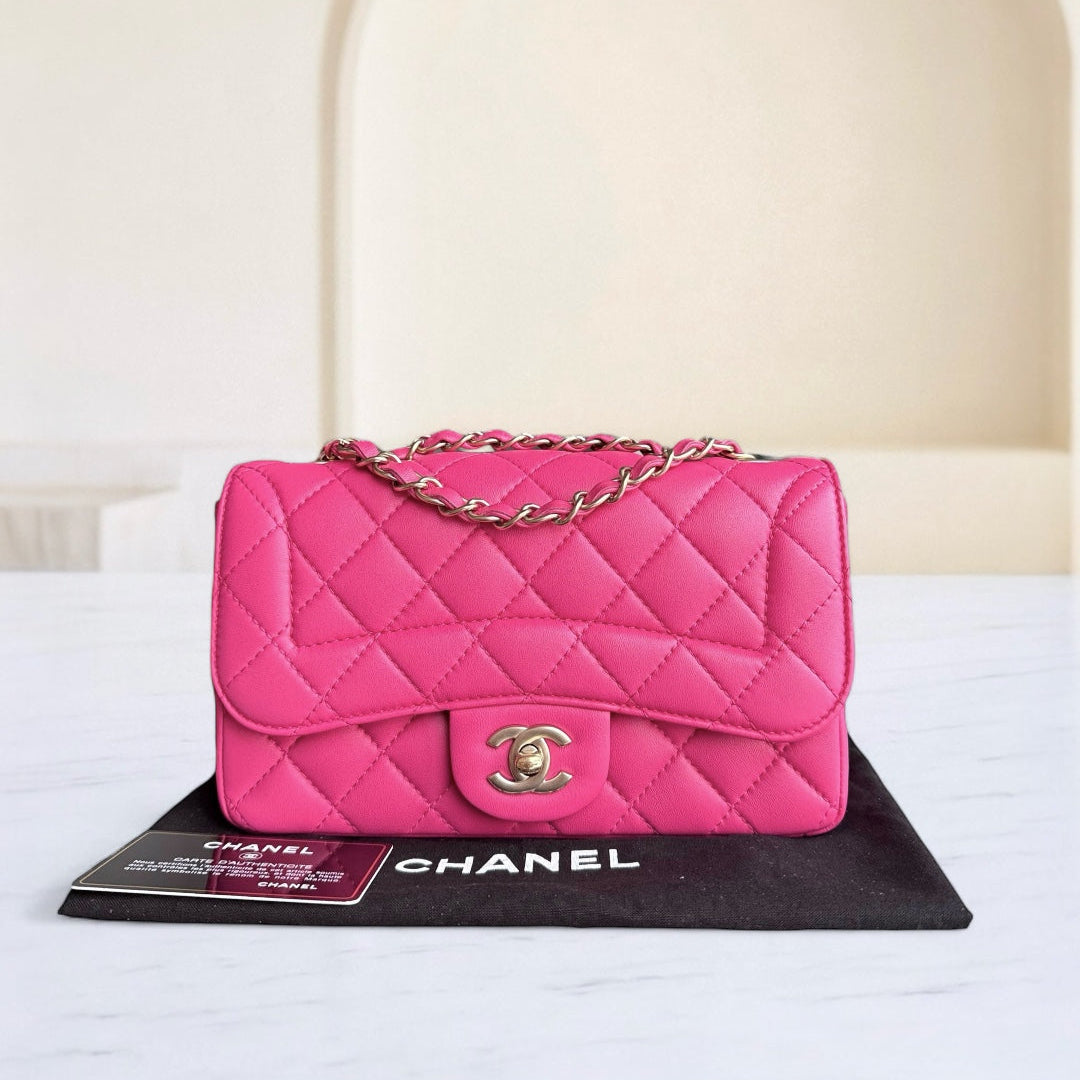 Chanel Chic Flap Small - 23CM Quilted Lambskin Sakura Pink Gold Hardware Series 21