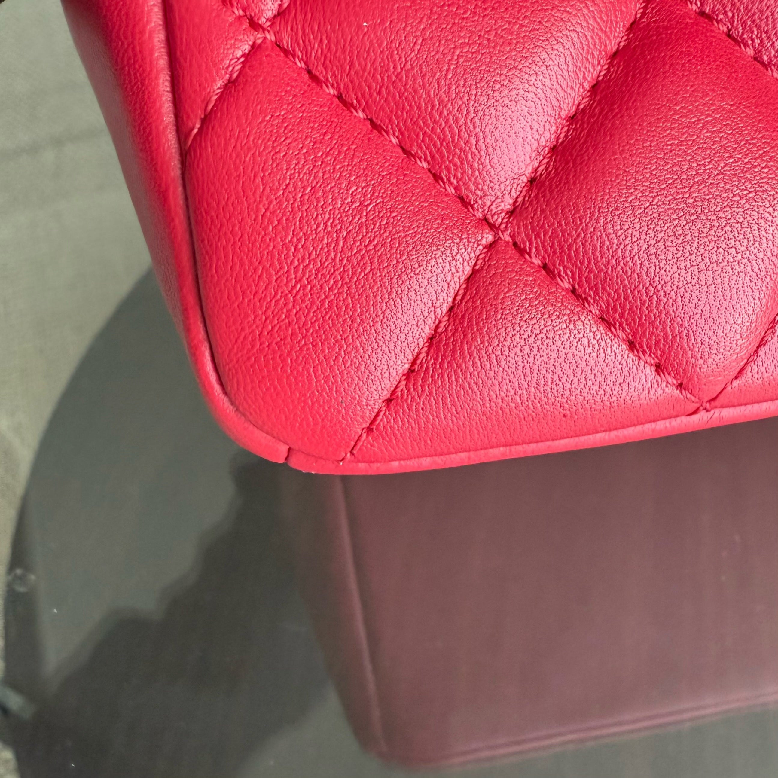 Chanel Chic Flap Seasonal Flap Medium - 25CM Quilted Lambskin Red Gold Hardware Series 21