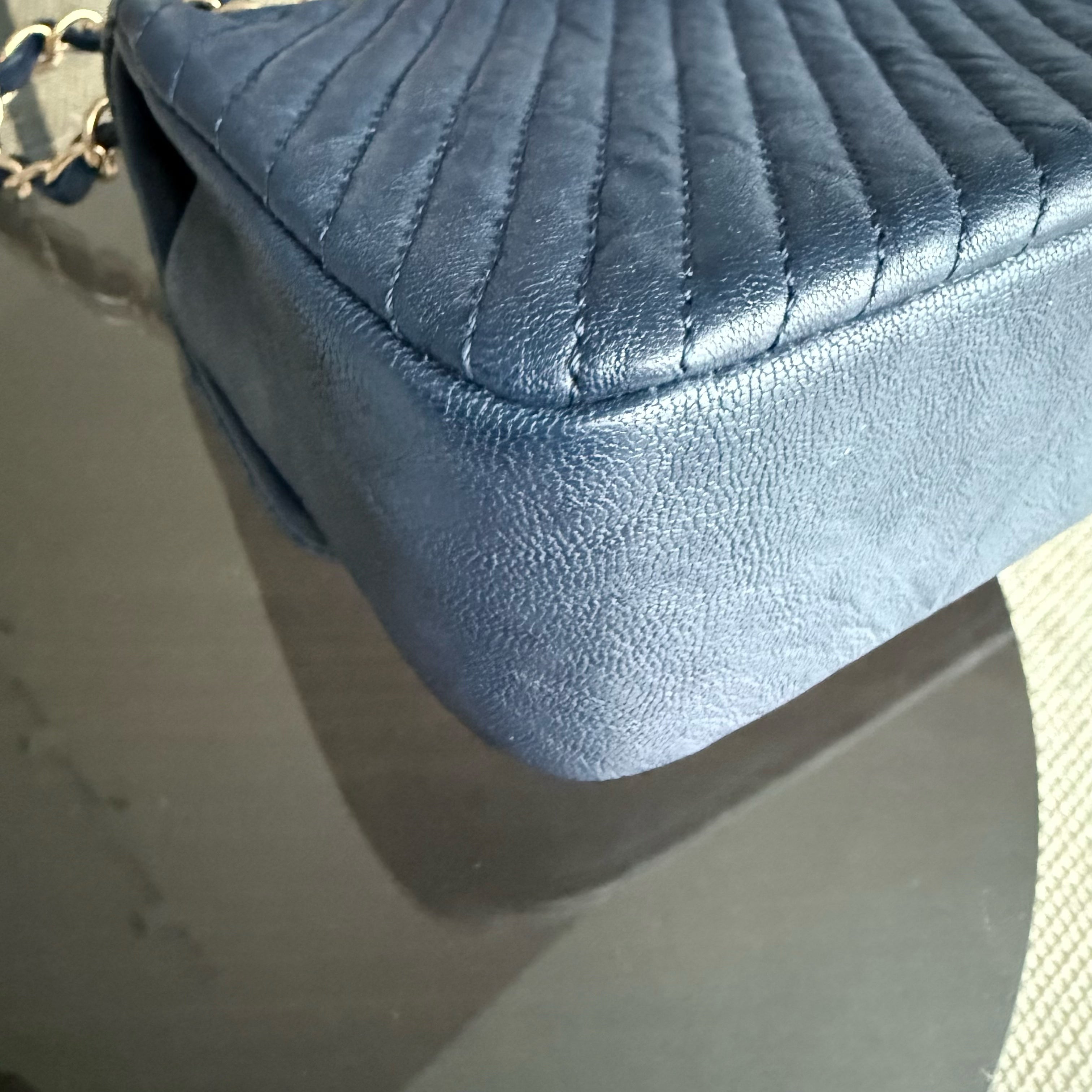 Chanel Seasonal Flap Small - 23CM Surpique CC Herringbone Medallion Flap Chevron Dark Navy Blue Gold Hardware Series 21