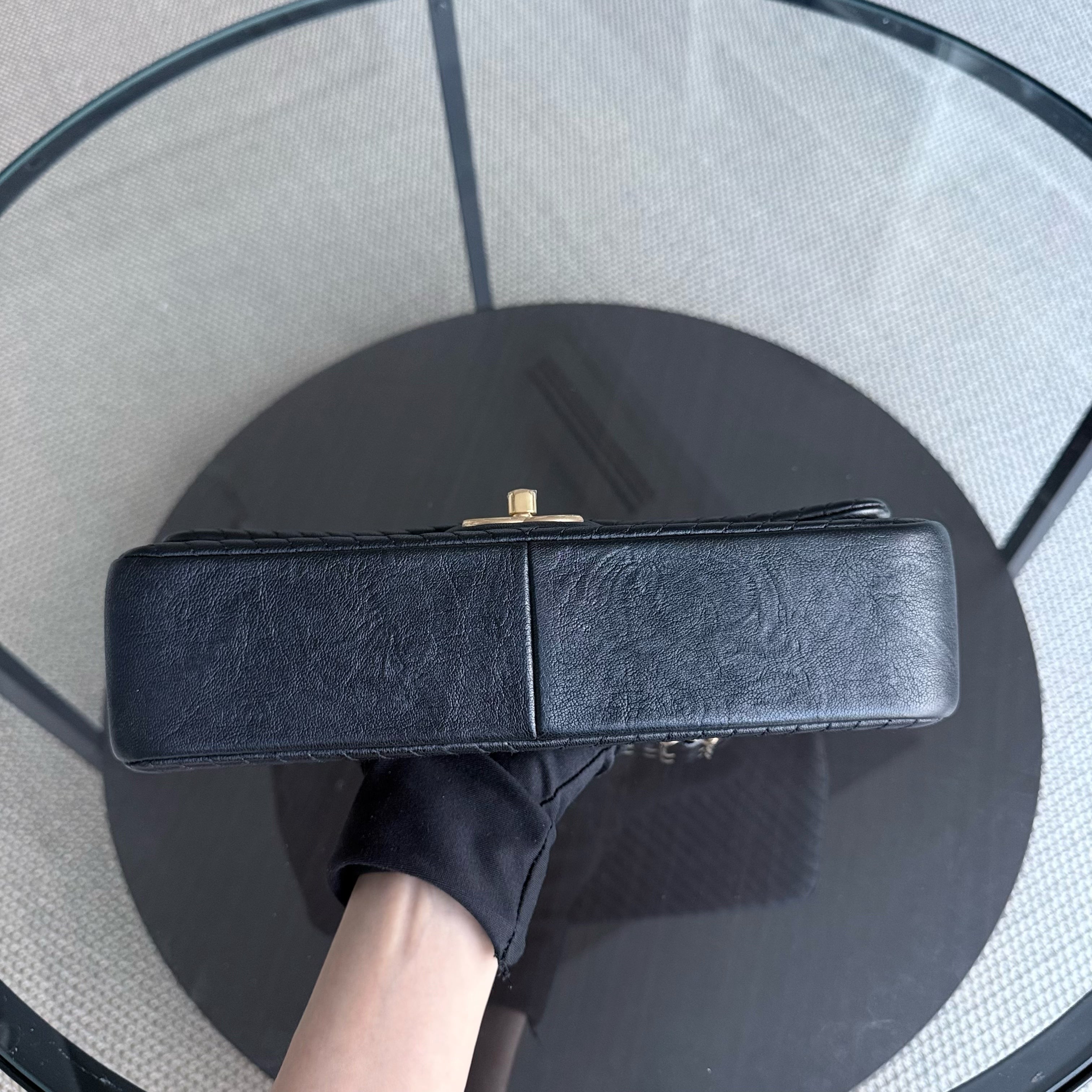 Chanel Seasonal Flap Medium - 25CM Surpique CC Herringbone Medallion Flap Chevron Goatskin Black Gold Hardware Series 21