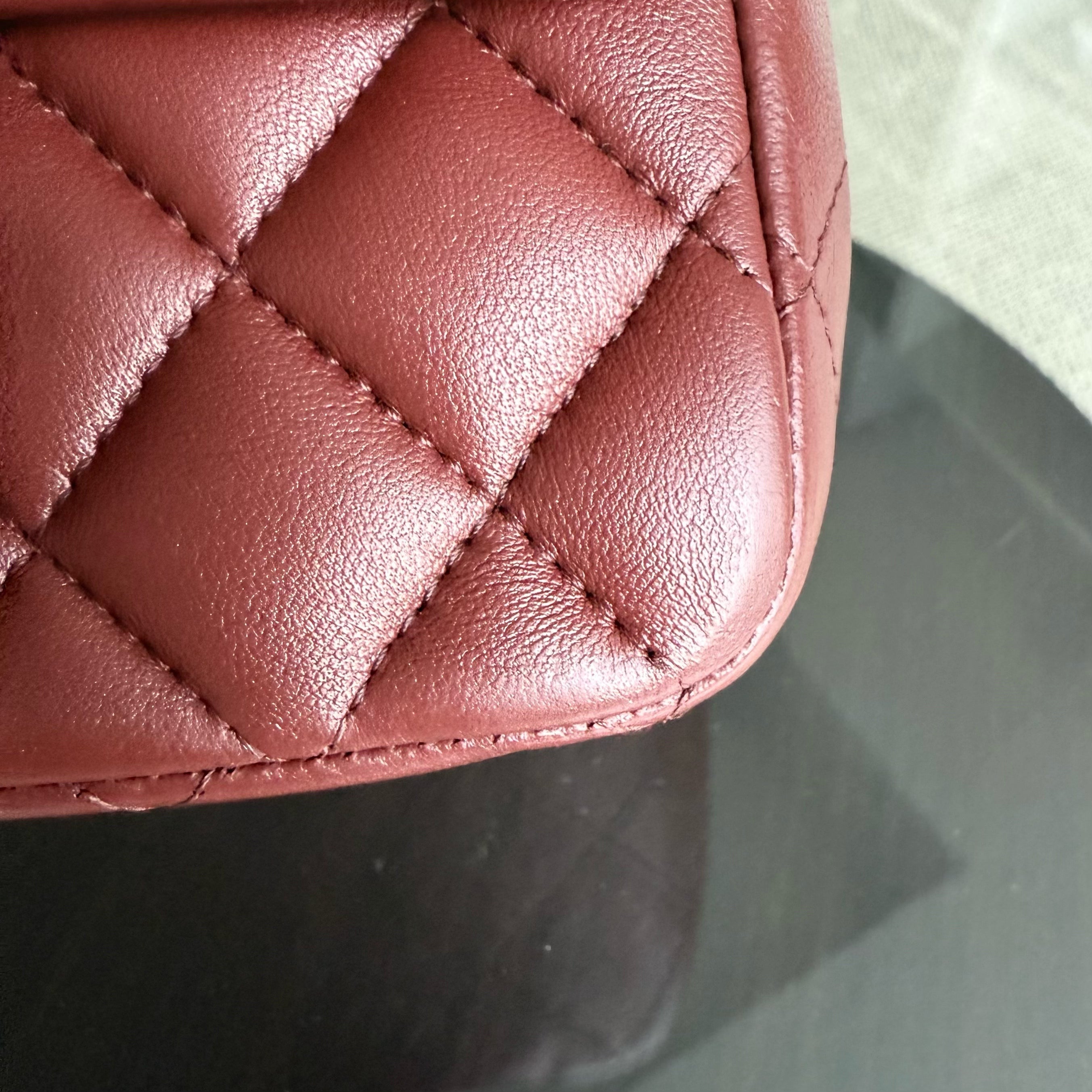 Chanel Classic Flap Mini Square - 17CM Quilted Lambskin Red Gold Hardware Series 24