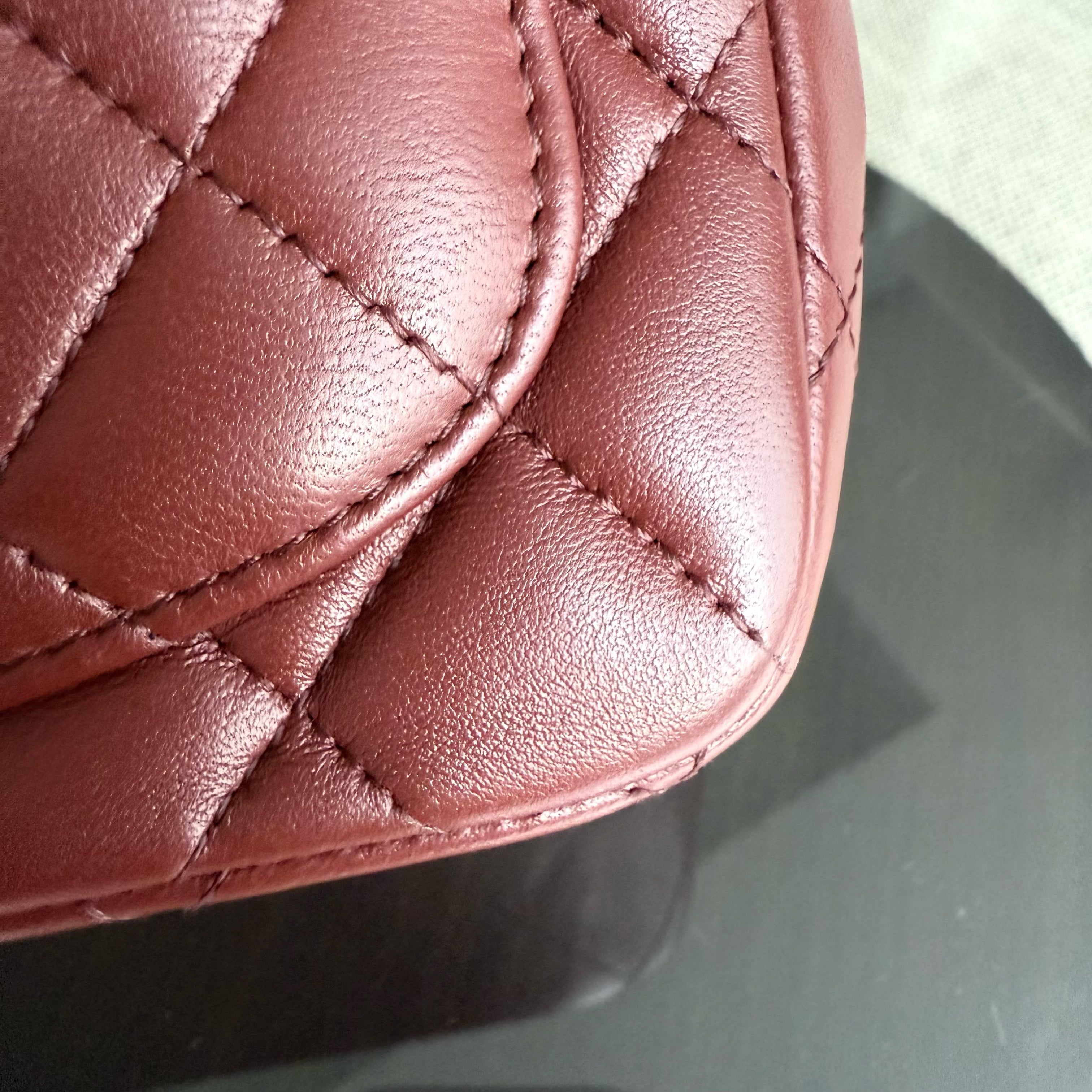 Chanel Classic Flap Mini Square - 17CM Quilted Lambskin Red Gold Hardware Series 24