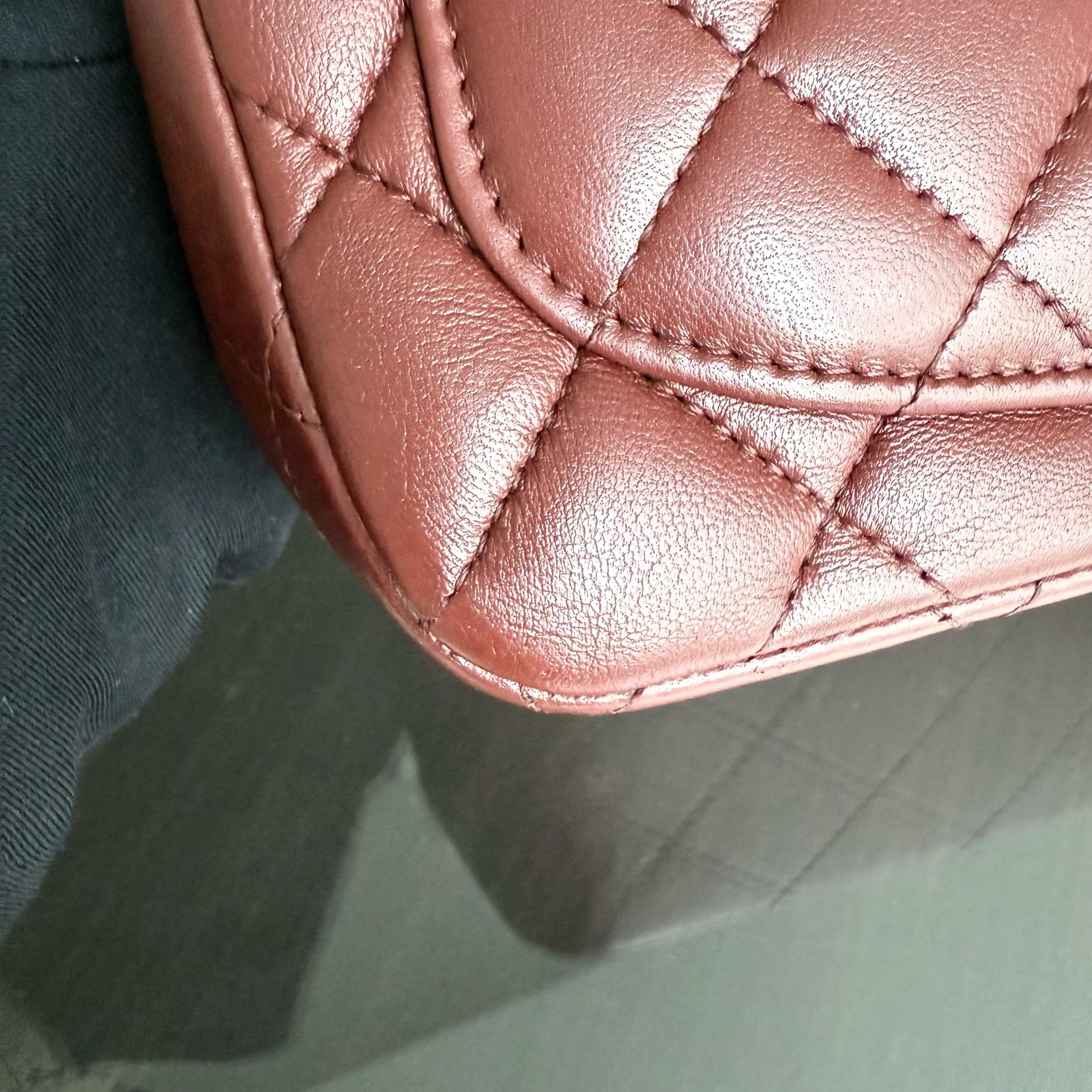 Chanel Classic Flap Mini Square - 17CM Quilted Lambskin Red Gold Hardware Series 24