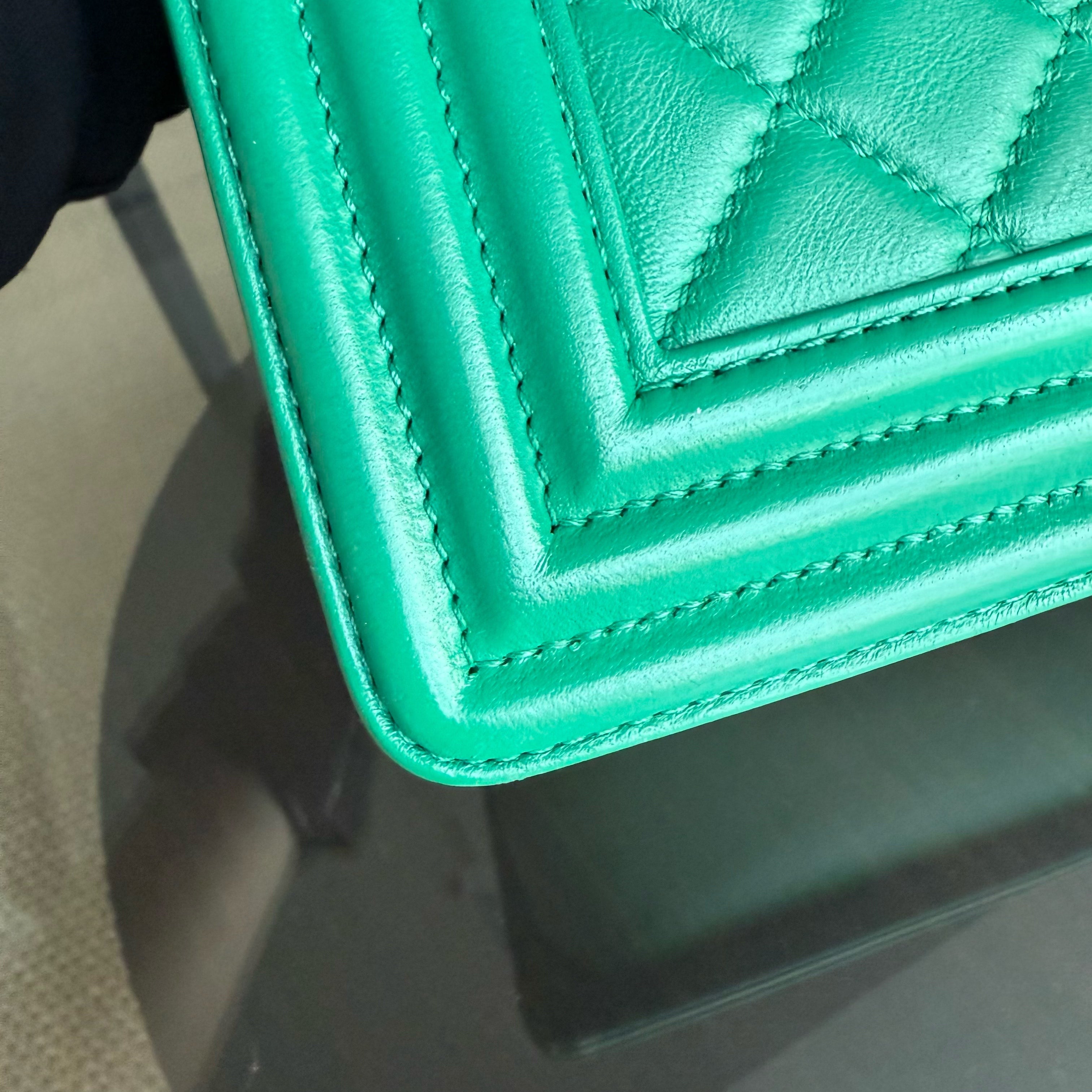 Chanel Boy New Medium - 28CM Quilted Lambskin Green Ruthenium Silver Hardware Series 23