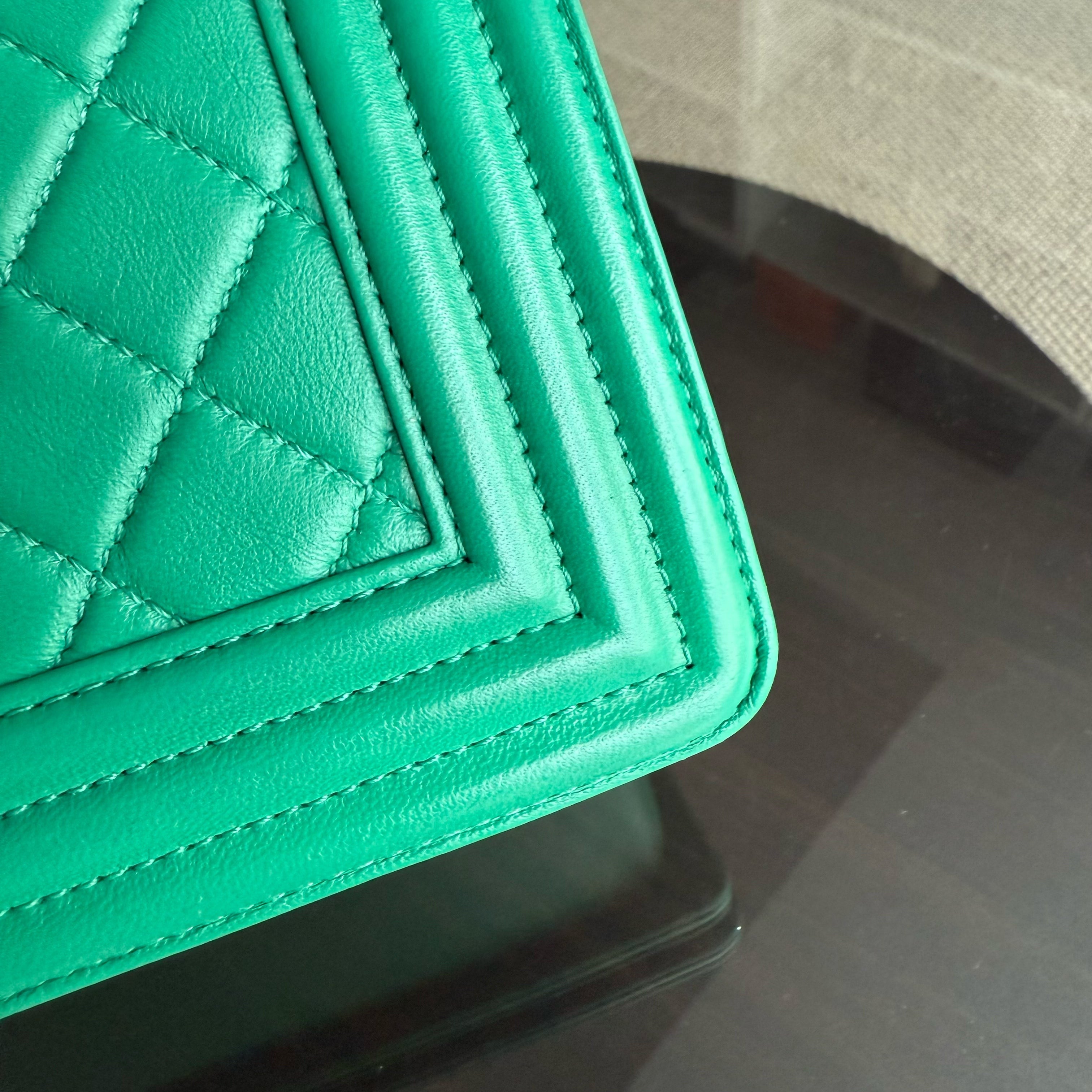 Chanel Boy New Medium - 28CM Quilted Lambskin Green Ruthenium Silver Hardware Series 23