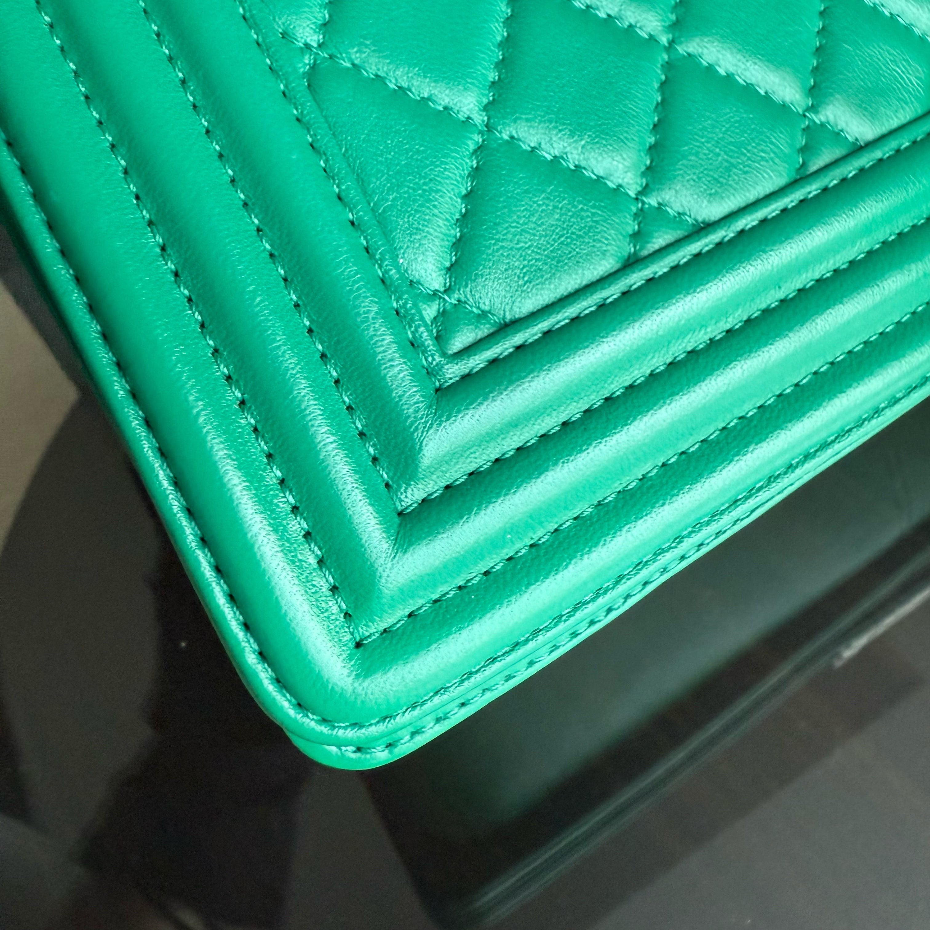 Chanel Boy New Medium - 28CM Quilted Lambskin Green Ruthenium Silver Hardware Series 23