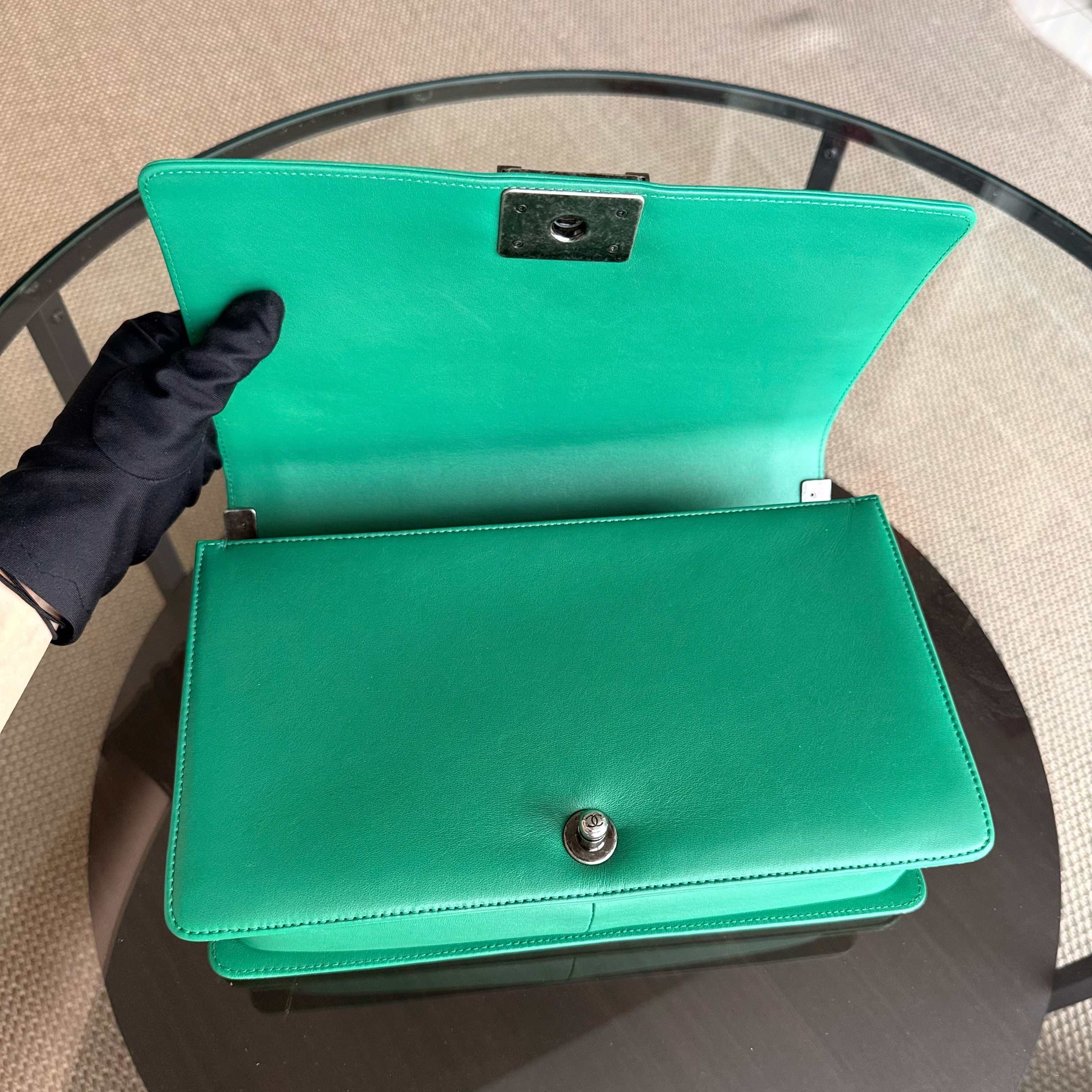 Chanel Boy New Medium - 28CM Quilted Lambskin Green Ruthenium Silver Hardware Series 23