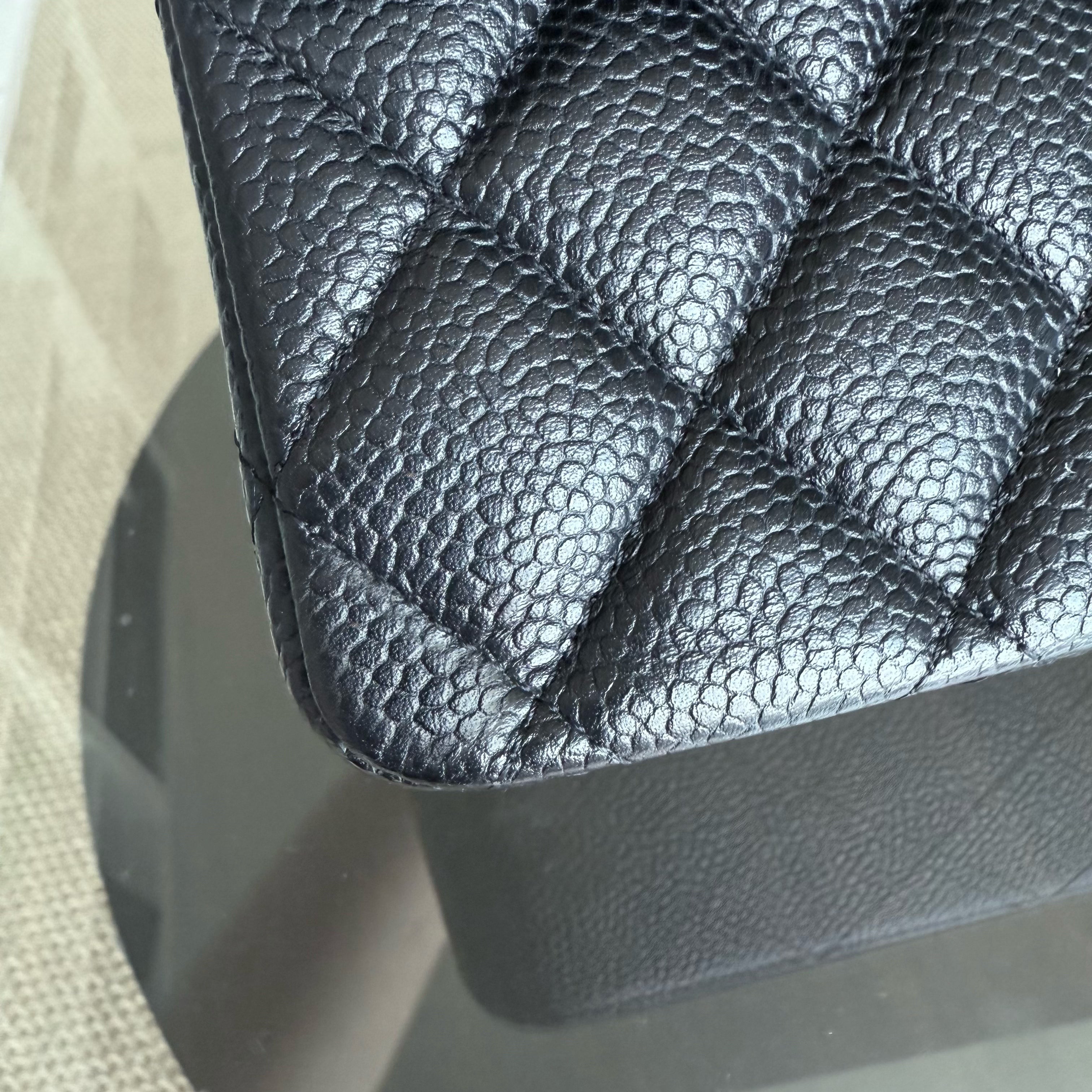 Chanel Classic Flap Medium - Caviar 25CM Quilted Grained Calfskin Black Silver Hardware Series 21