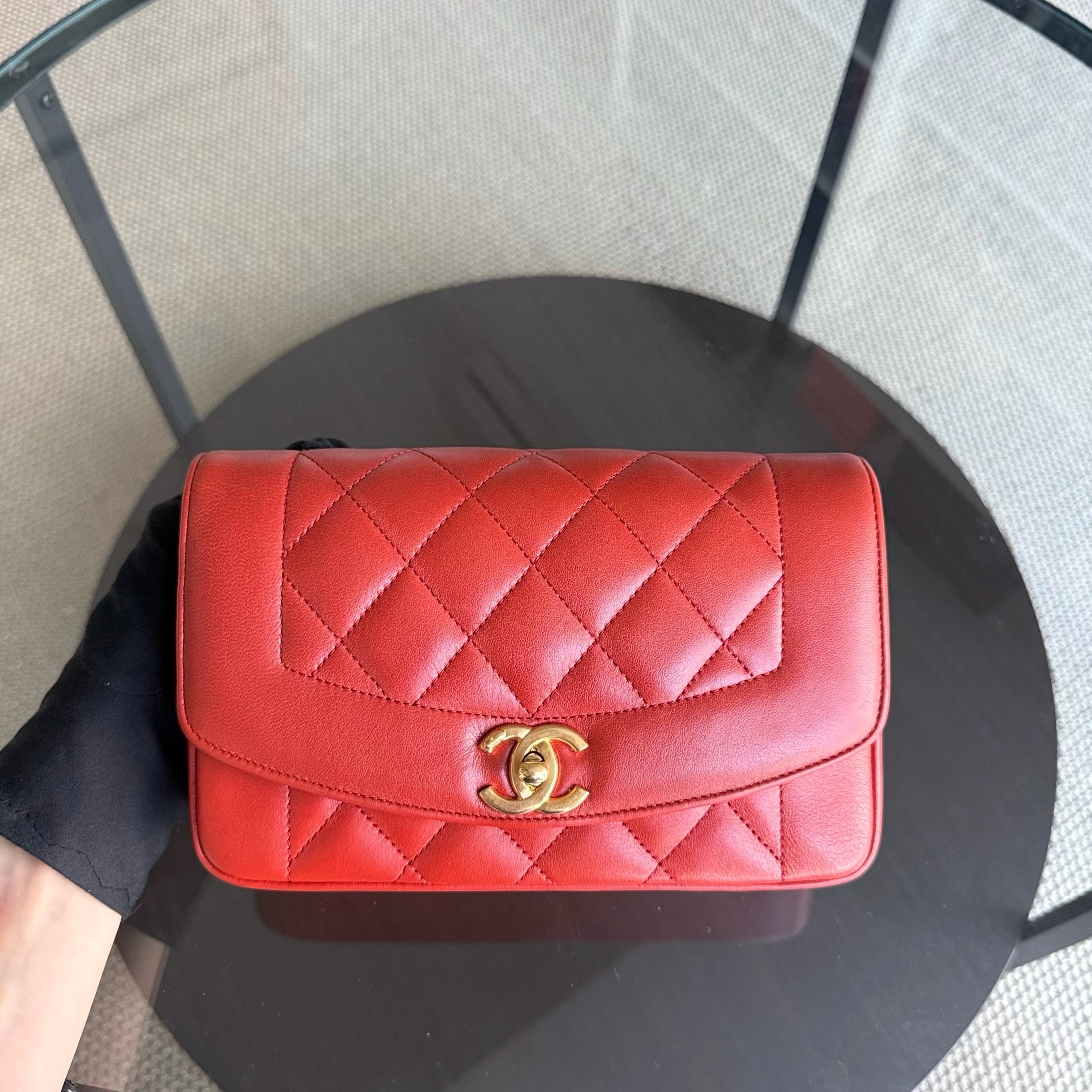 Chanel Diana Reissue Small - 22CM Quilted Lambskin Red Gold Hardware Series 20 (Copy)