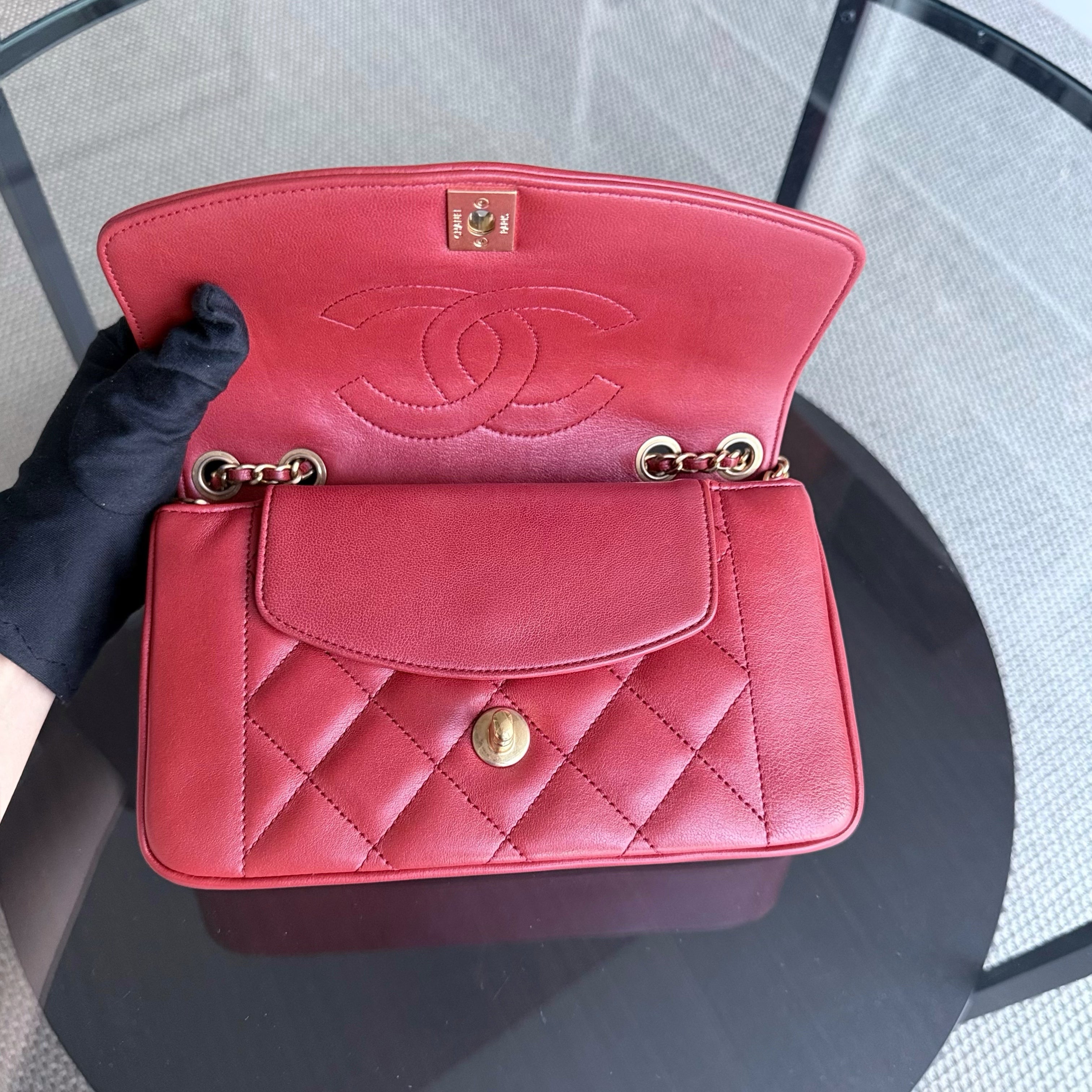 Chanel Diana Reissue Small - 22CM Quilted Lambskin Red Gold Hardware Series 20 (Copy)