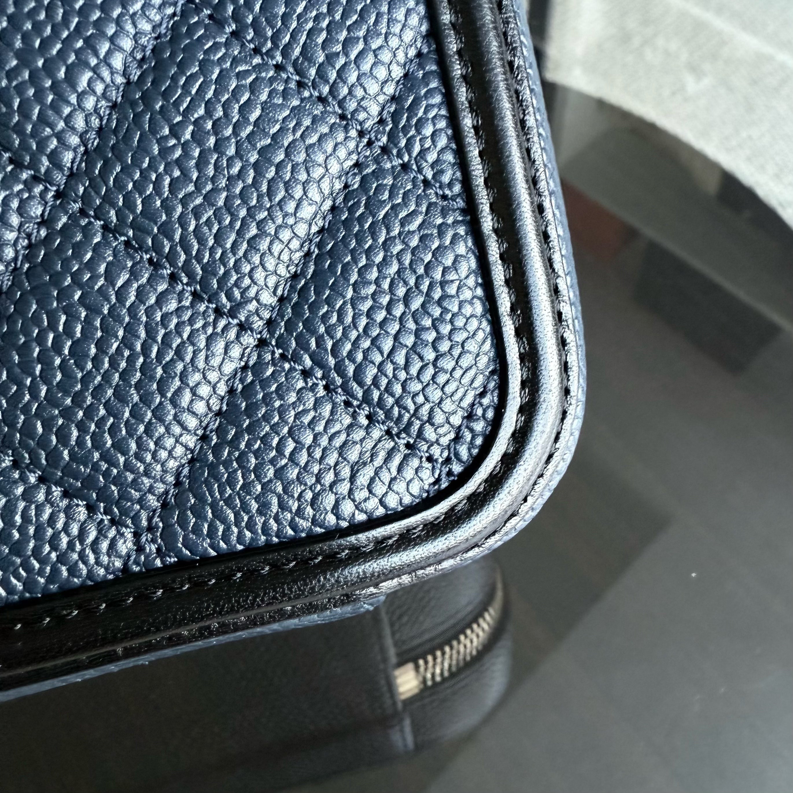 Chanel Filigree Vanity Case Medium - Caviar 21CM Grained Calfskin Dark Navy Blue Gold Hardware Series 23