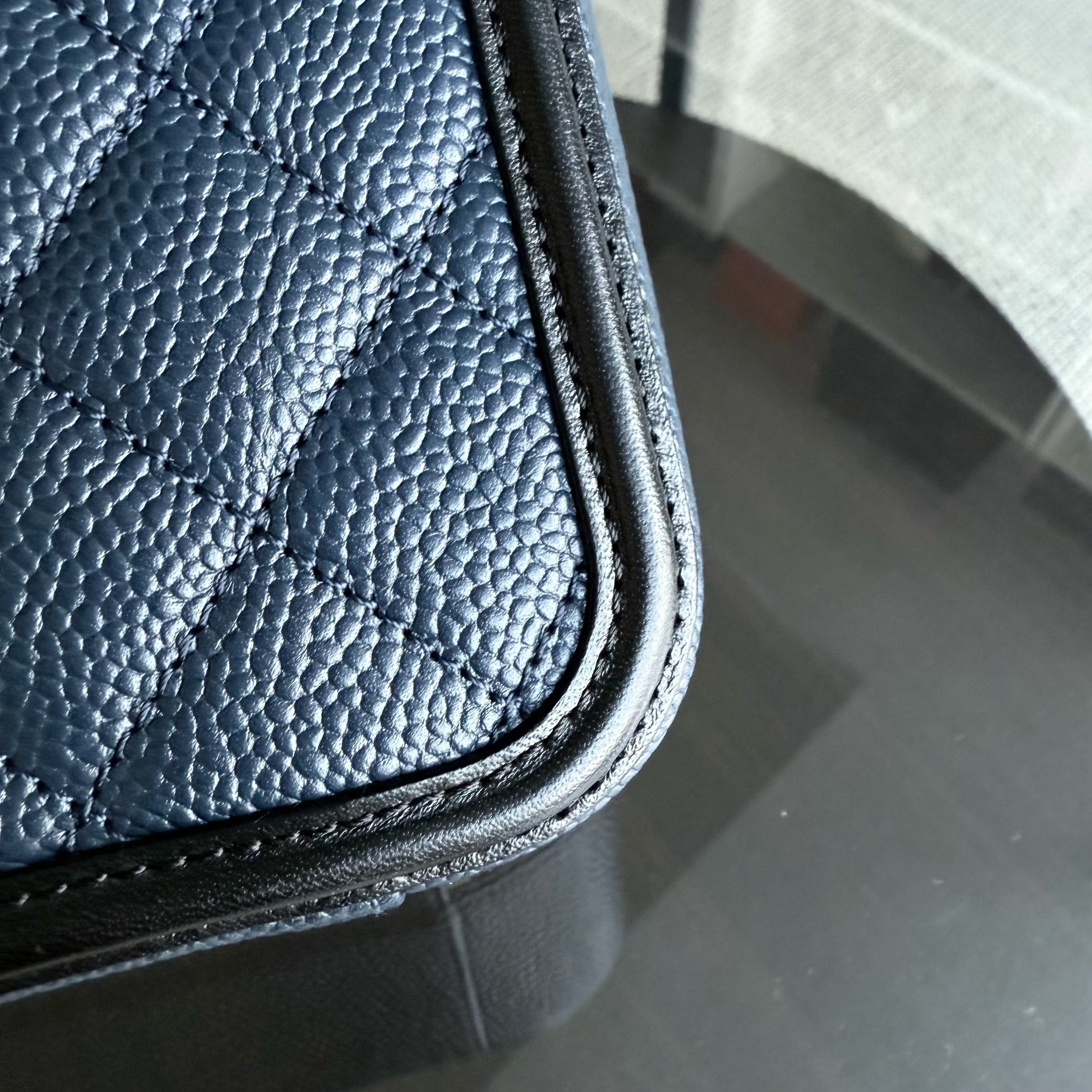 Chanel Filigree Vanity Case Medium - Caviar 21CM Grained Calfskin Dark Navy Blue Gold Hardware Series 23