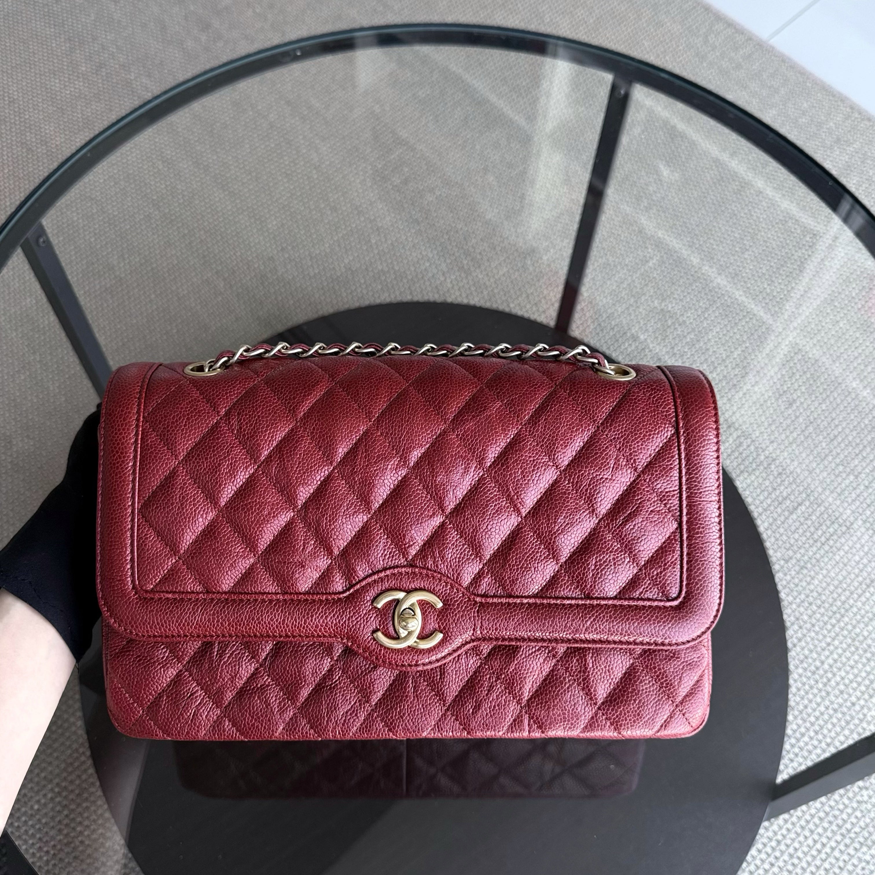 Chanel Seasonal Two-tone Flap - Caviar Quilted Grained Calfskin Red Gold Hardware Series 21