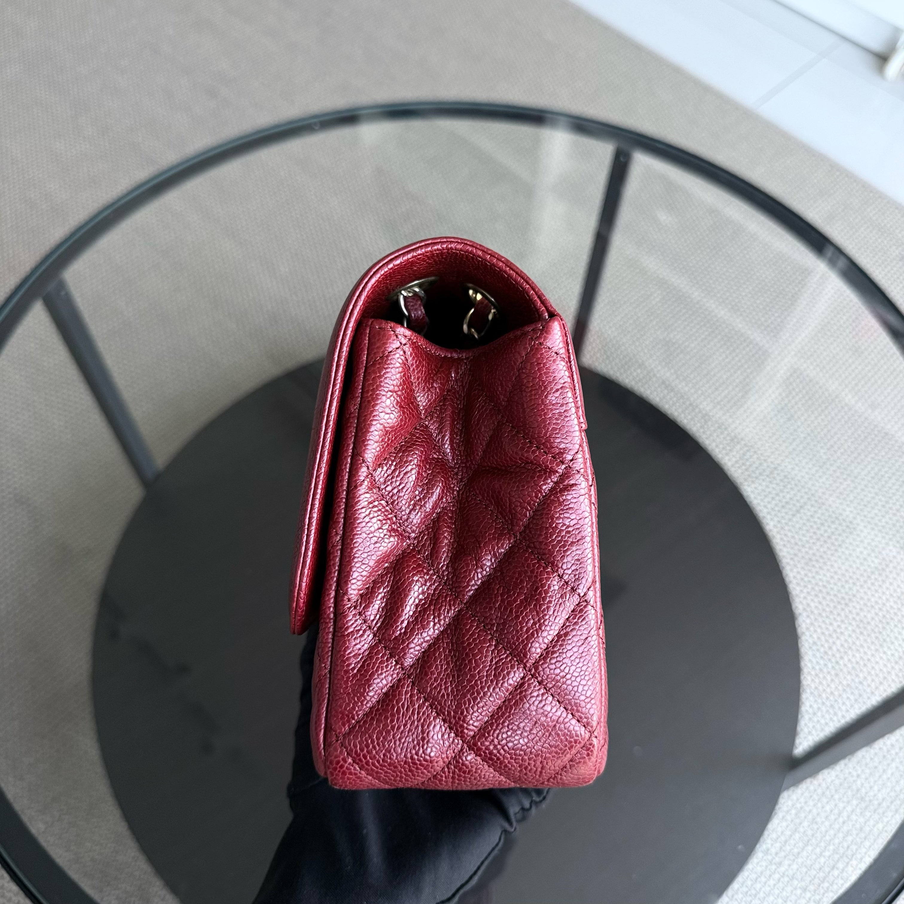 Chanel Seasonal Two-tone Flap - Caviar Quilted Grained Calfskin Red Gold Hardware Series 21
