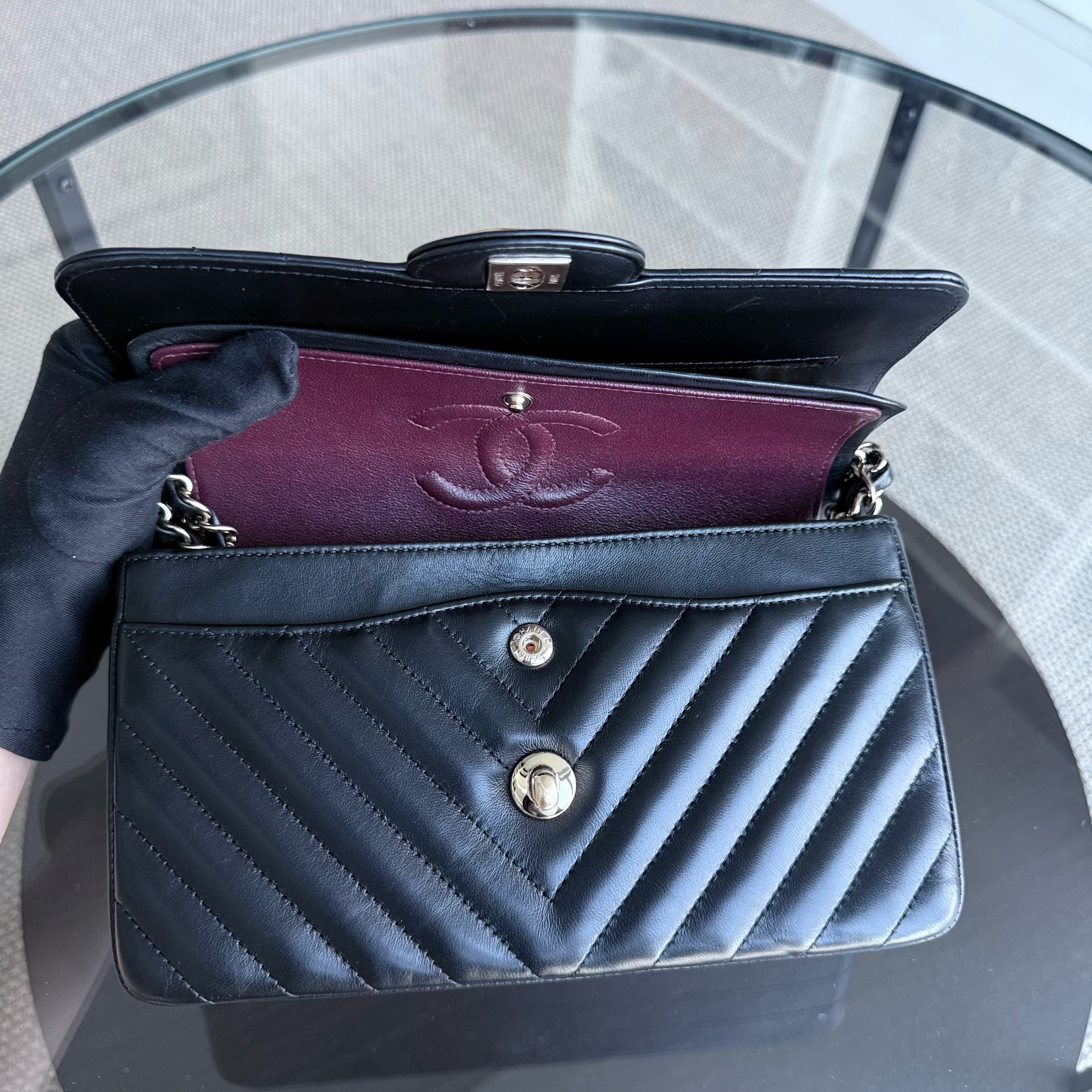 Chanel Classic Flap Small - 23CM Chevron Lambskin Black Gold Hardware Series 26