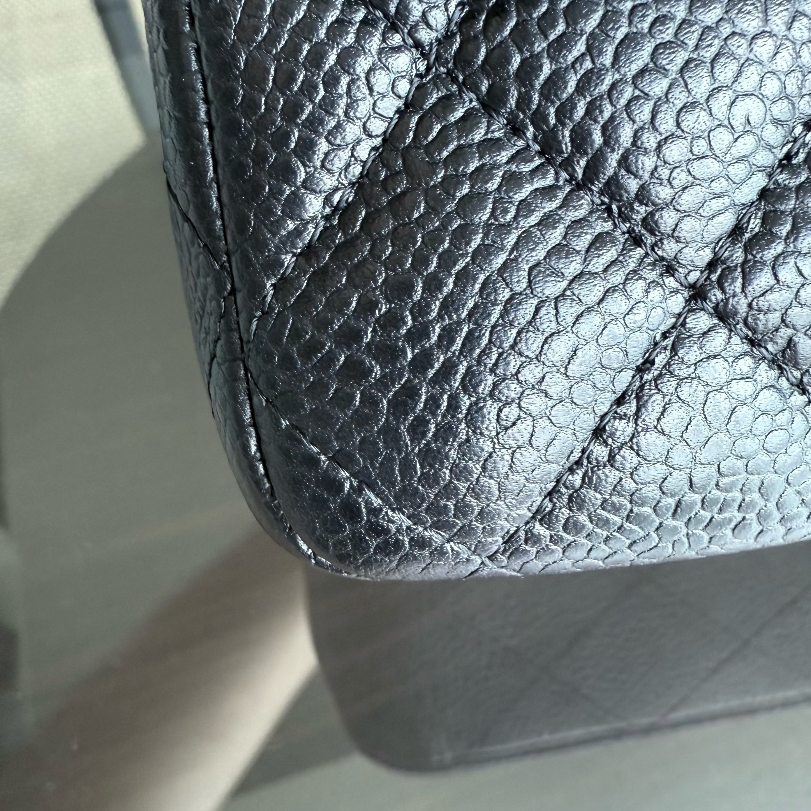 Chanel Classic Flap Medium - Caviar 25CM Quilted Grained Calfskin Black Gold Hardware Series 23