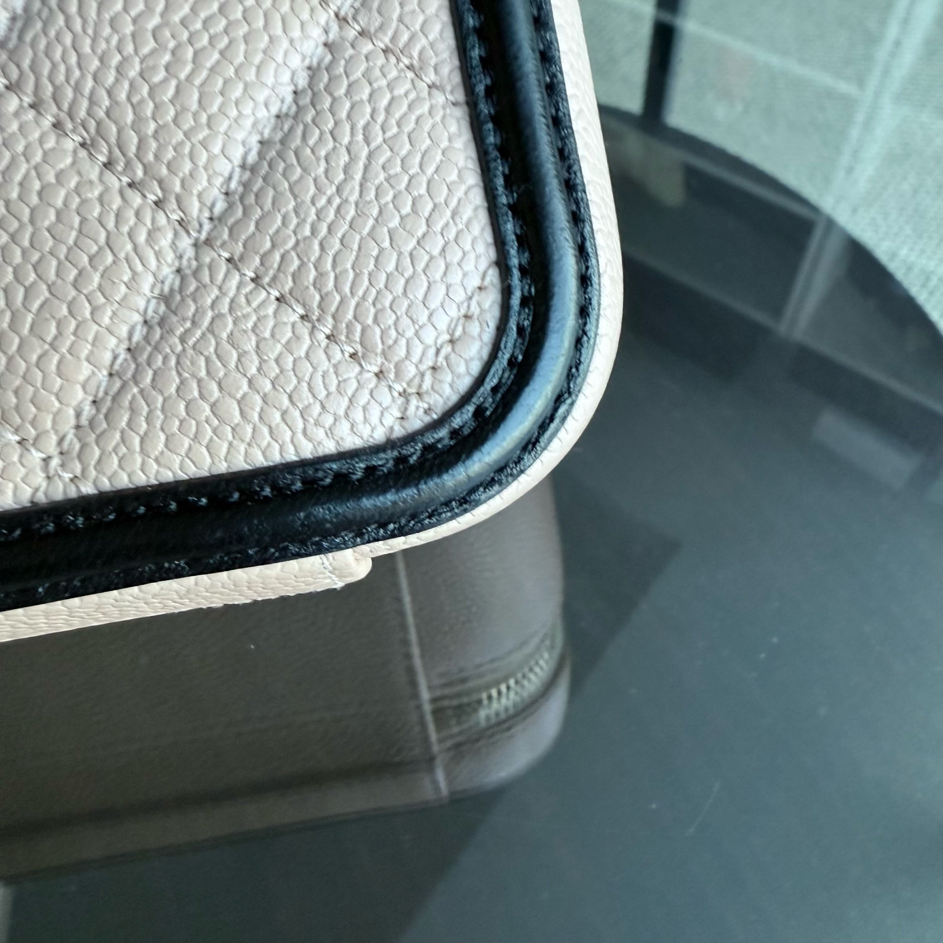 Chanel Vanity Case Filigree Medium - Caviar Grained Calfskin Black Beige Series 24