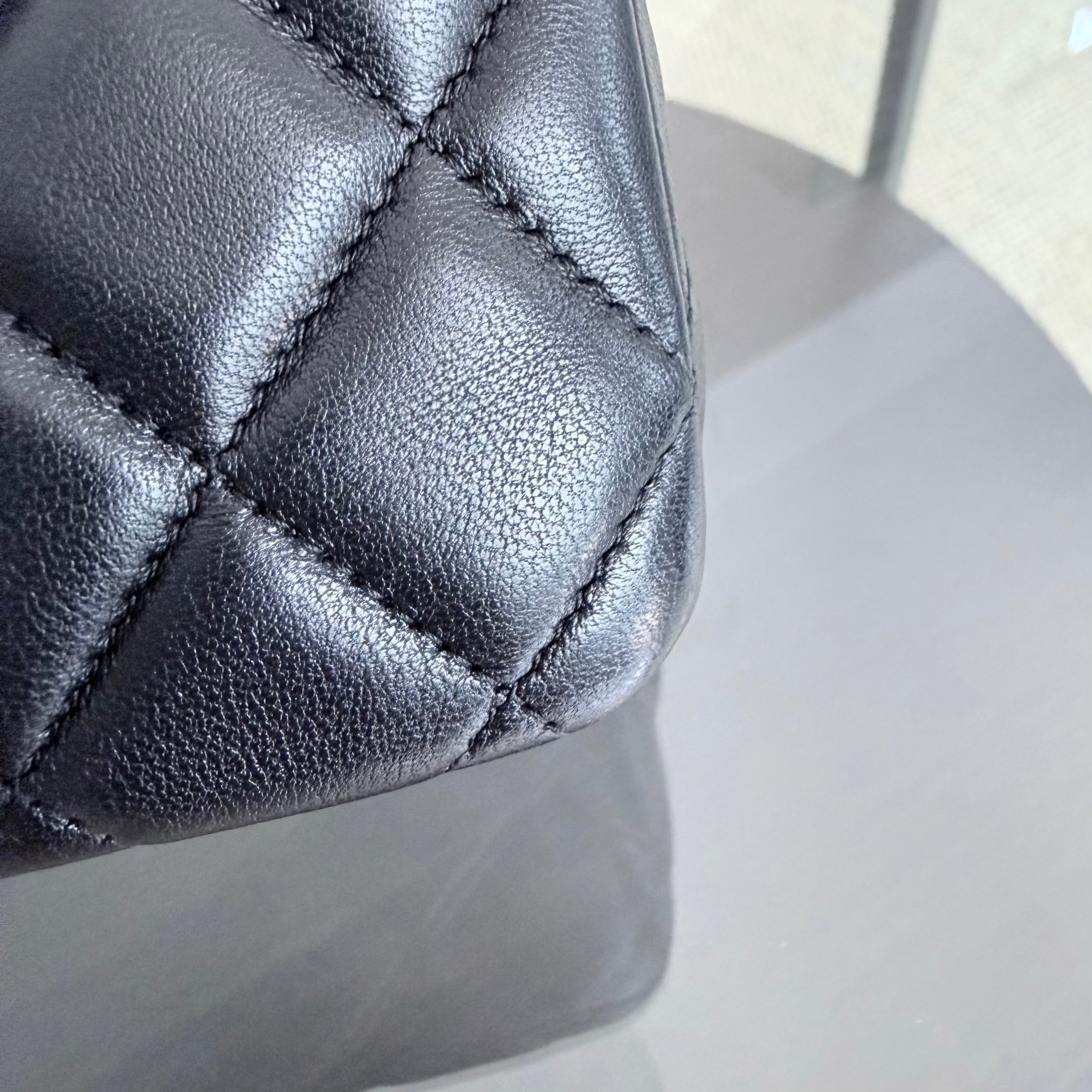 Chanel Classic Flap Medium - Special Valentine Edition 25CM Quilted Lambskin Black Gold Hardware Series 19