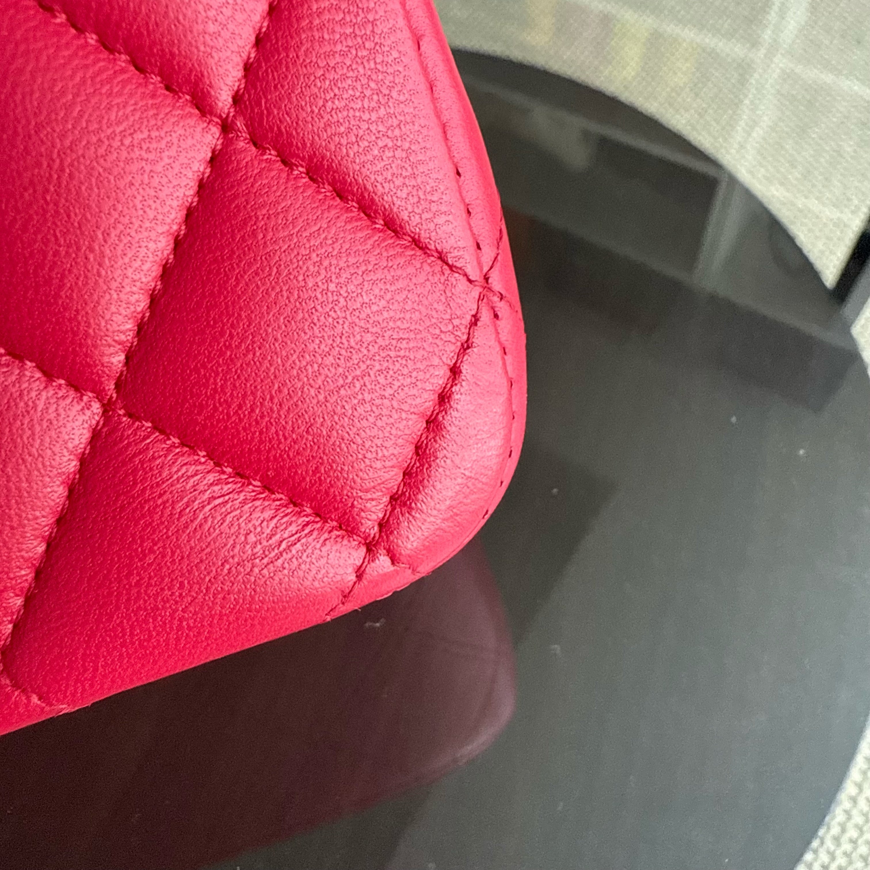 Chanel Classic Flap Medium - Quilted Lambskin 25CM Red Gold Hardware Series 21