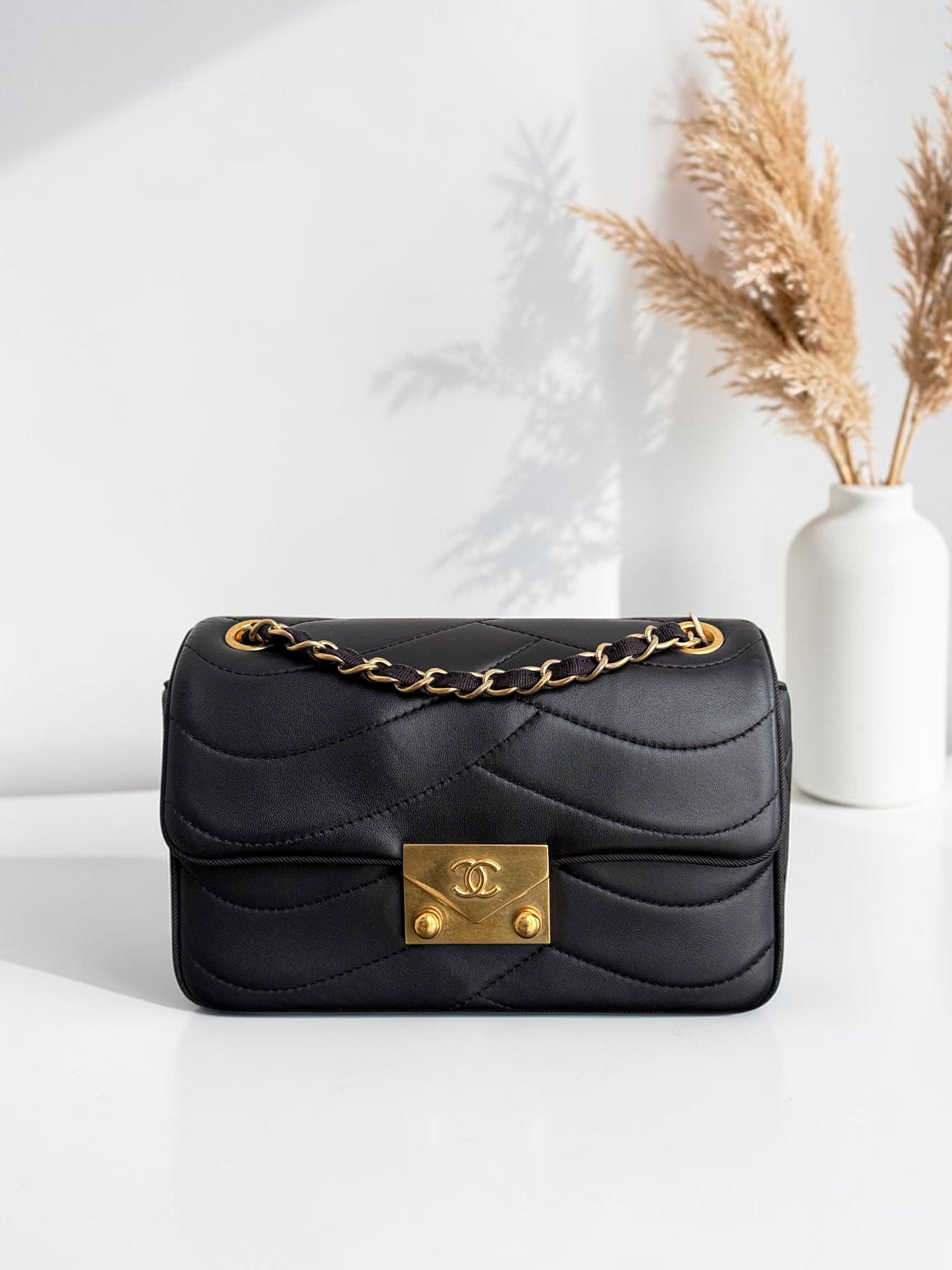 Chanel Flap - Calfskin 21CM Chevron Gold Hardware Series 21