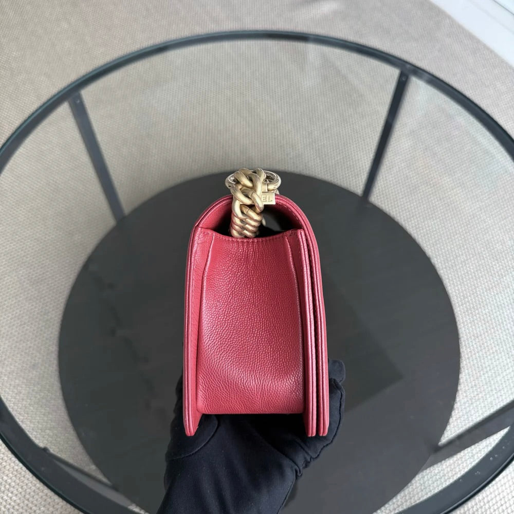 Chanel Boy Medium - 25CM Chevron Red Gold Hardware Series 25