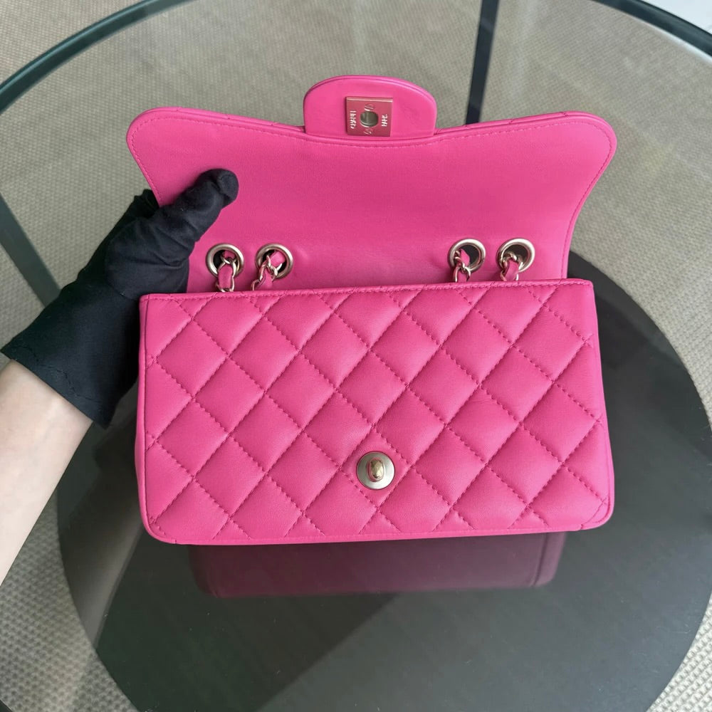 Chanel Chic Flap Small - 23CM Quilted Lambskin Barbie Pink Gold Hardware Series 21