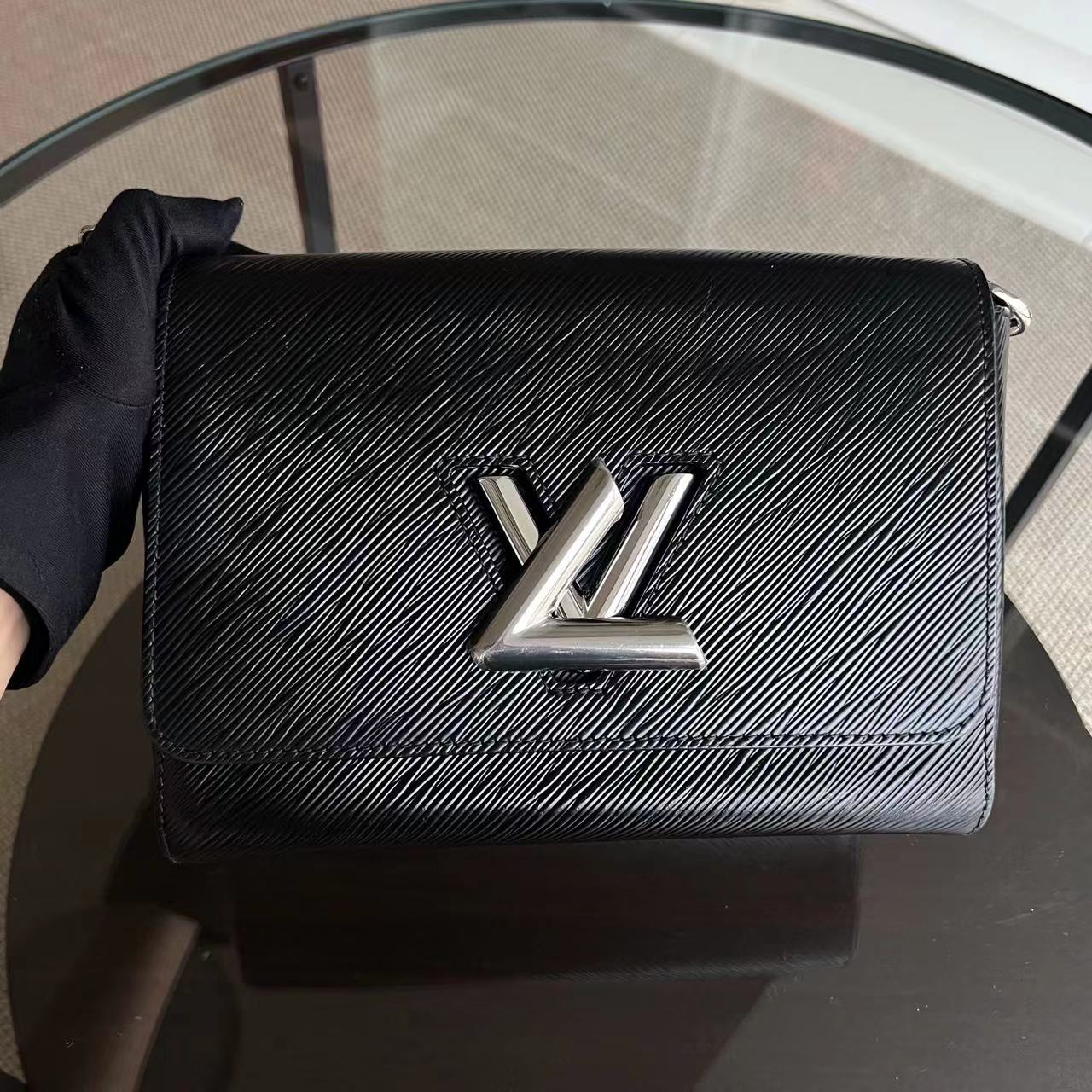 Louis Vuitton LV Twist MM EPI Leather Black SHW