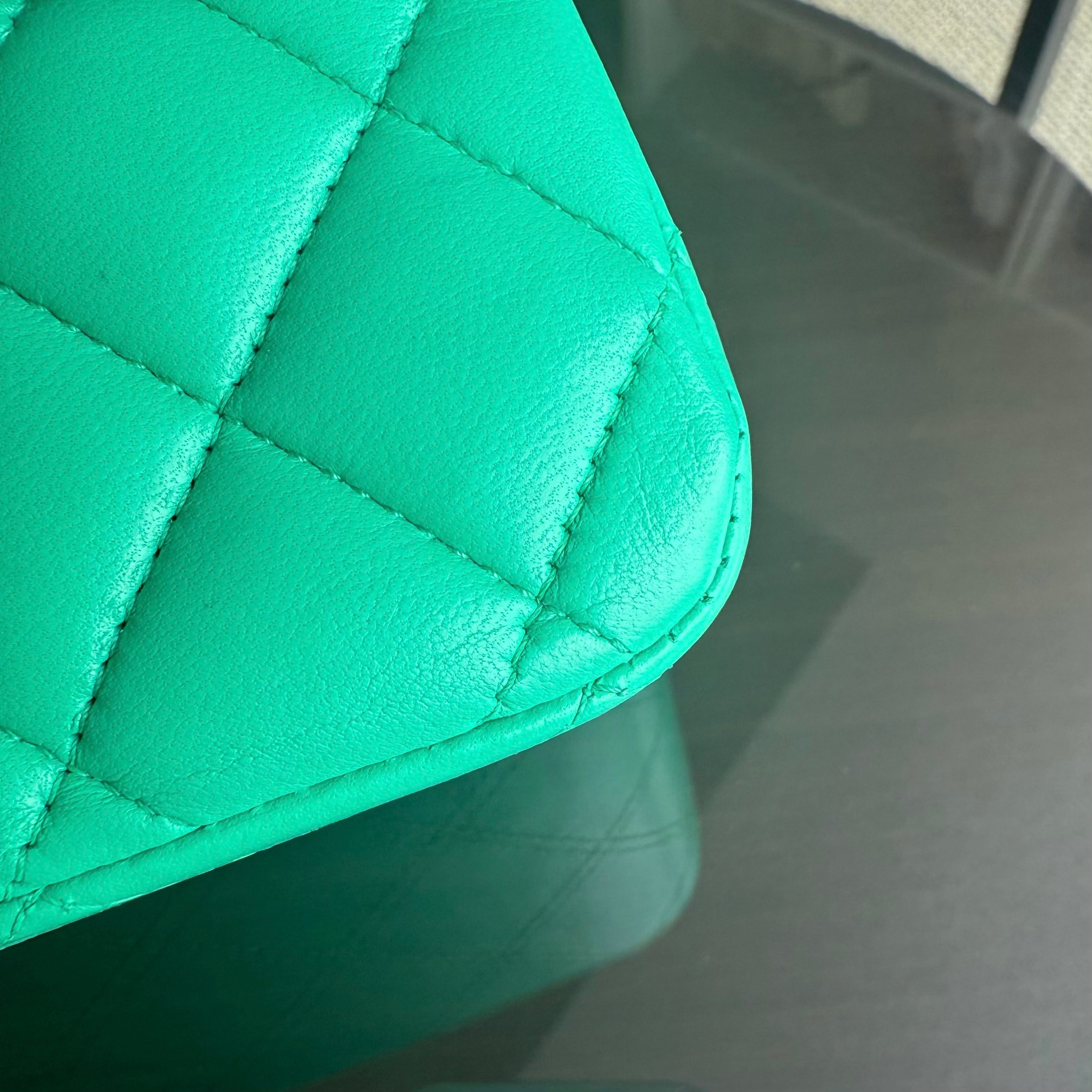 Chanel Classic Flap Medium - 25CM Quilted Lambskin Green Gold Hardware Series 18
