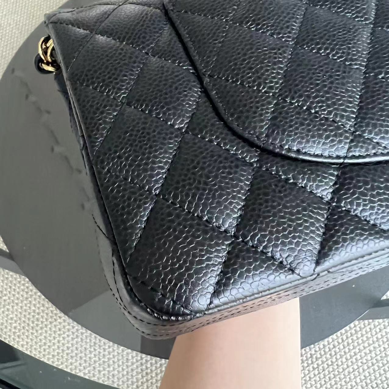 Classic Flap Medium Caviar 25CM Calfskin Black Golden Hardware Series 25