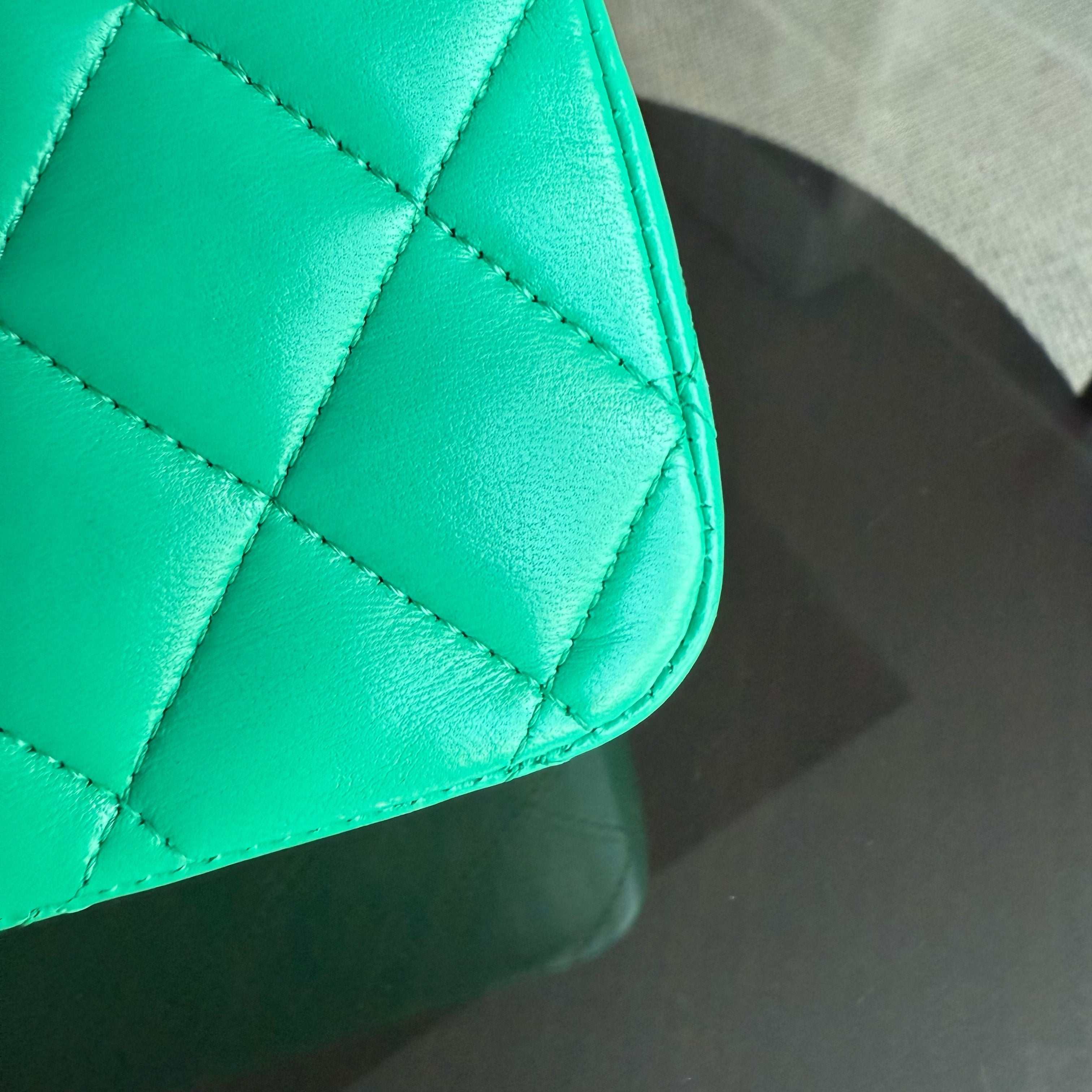 Chanel Classic Flap Medium - 25CM Quilted Lambskin Green Gold Hardware Series 18