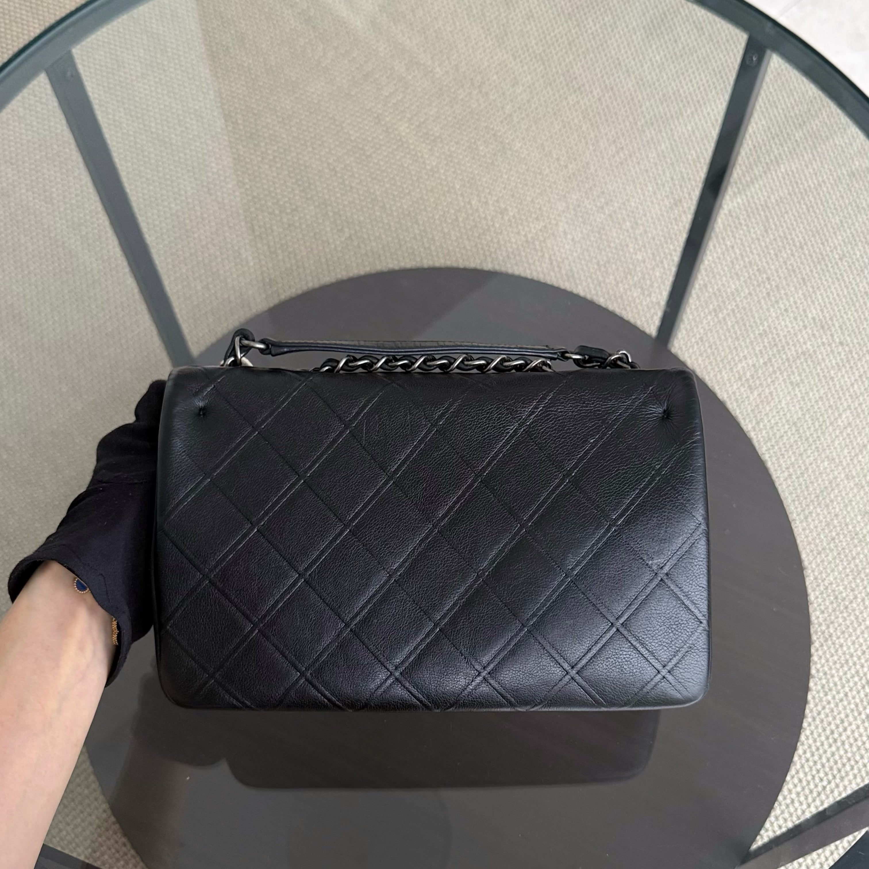 Chanel Flap Medium - Calfskin 25CM Quilted Black Ruthenium Silver Hardware Series 18