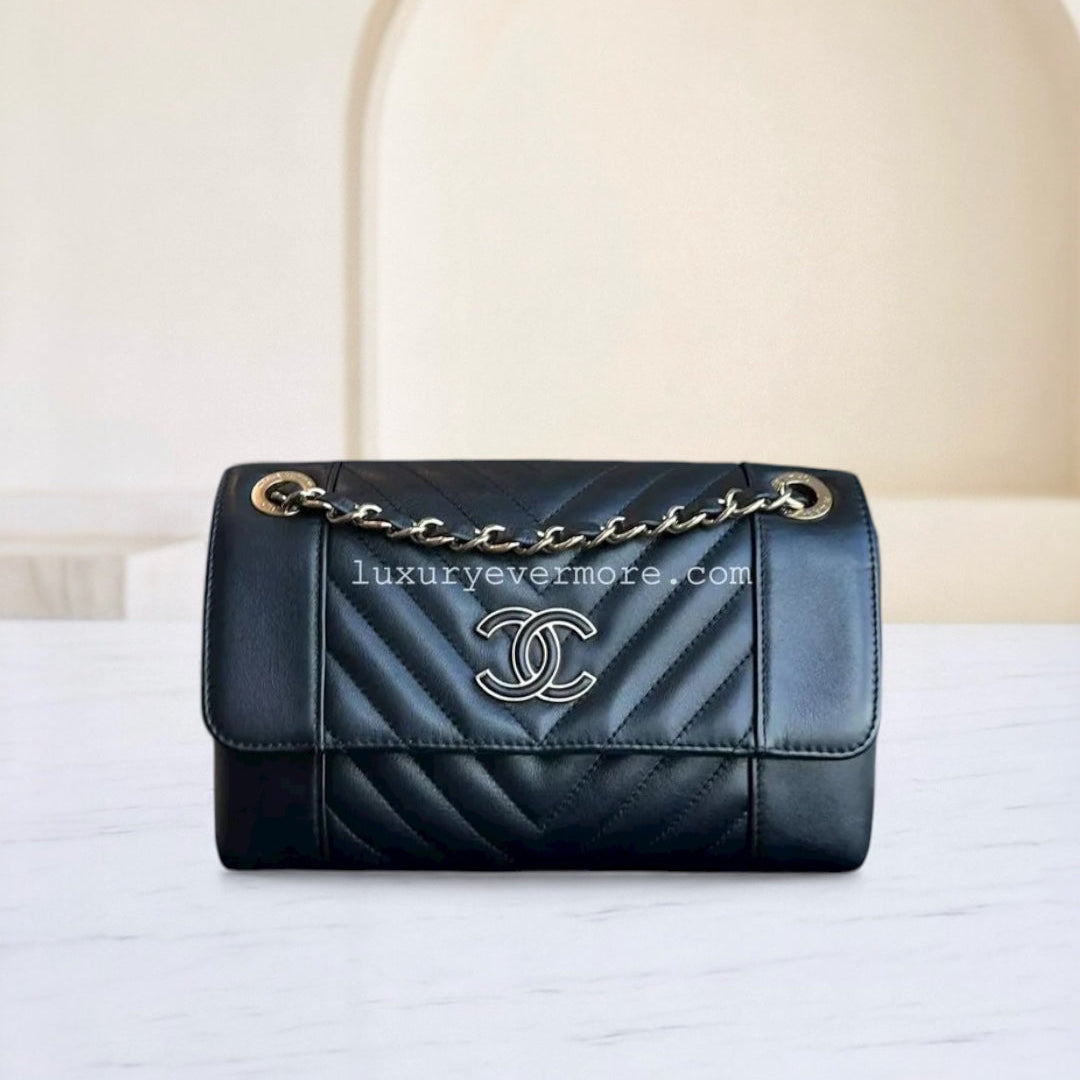 Chanel Seasonal Flap - Calfskin Quilted Small Daily Chevron Flap Black Sereis 27