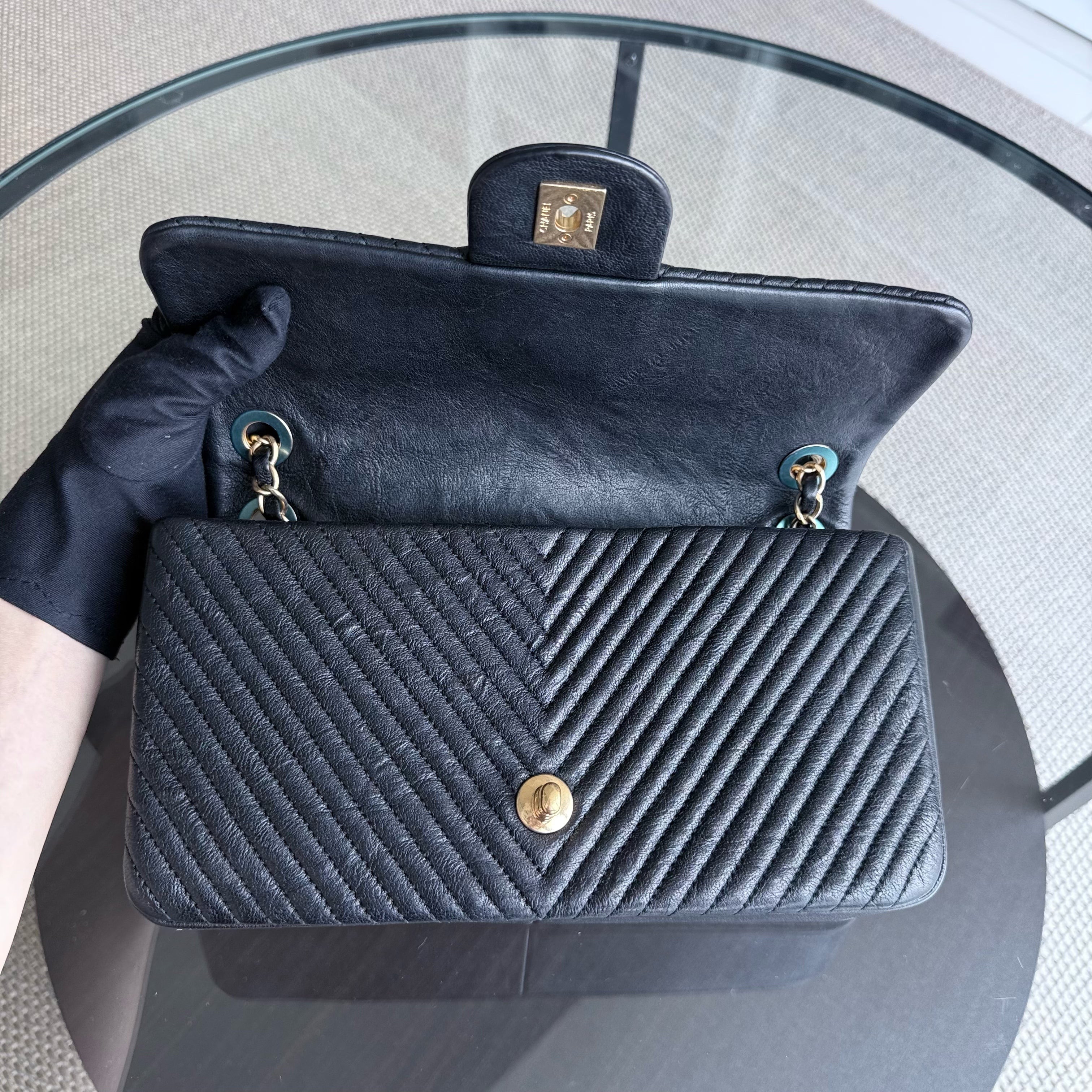 Chanel Seasonal Flap Surpique CC Herringbone Medallion Medium - 25CM Flap Chevron Goatskin Black Gold Hardware Series 20