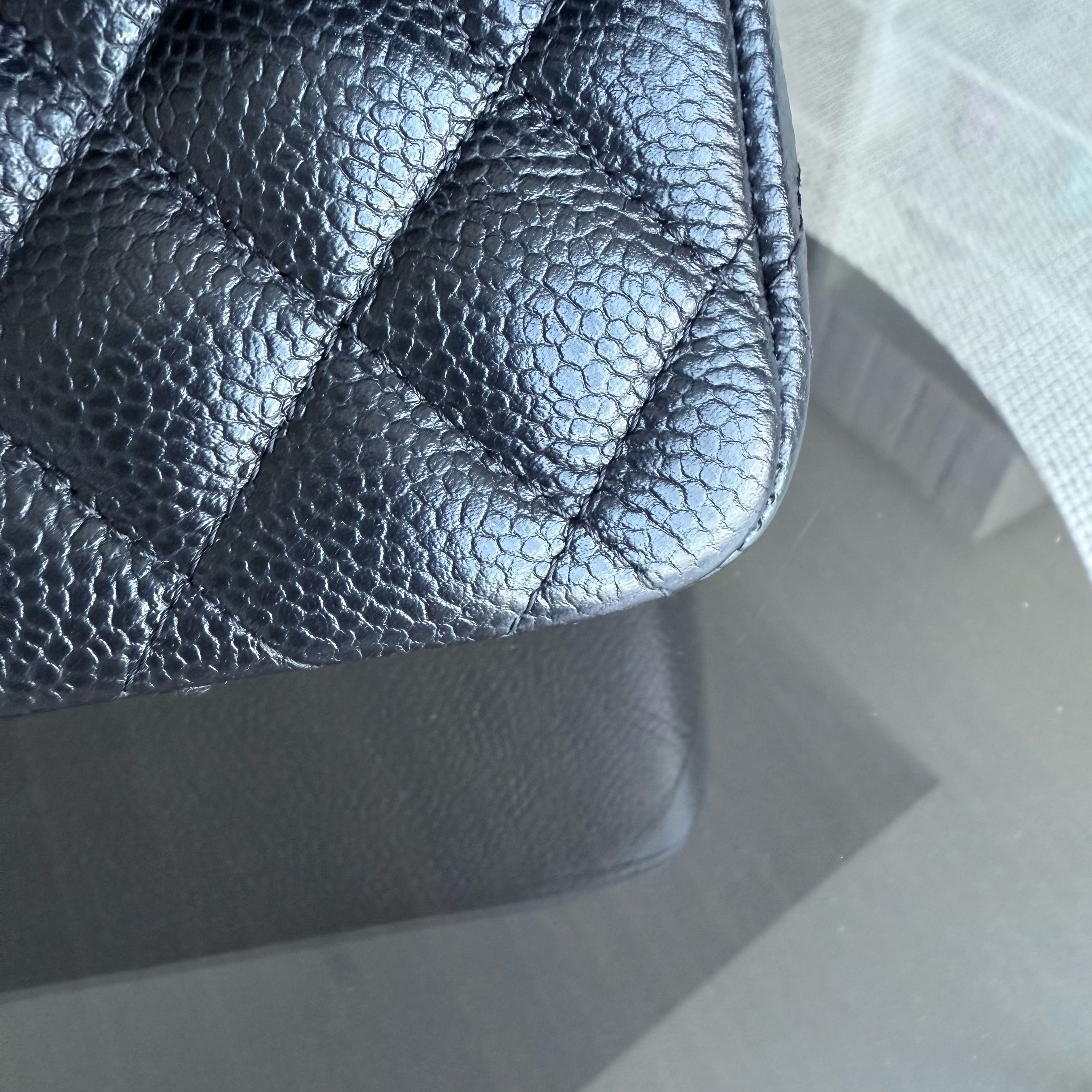 Chanel Classic Flap Medium - Caviar 25CM Quilted Black Gold Hardware Series 25