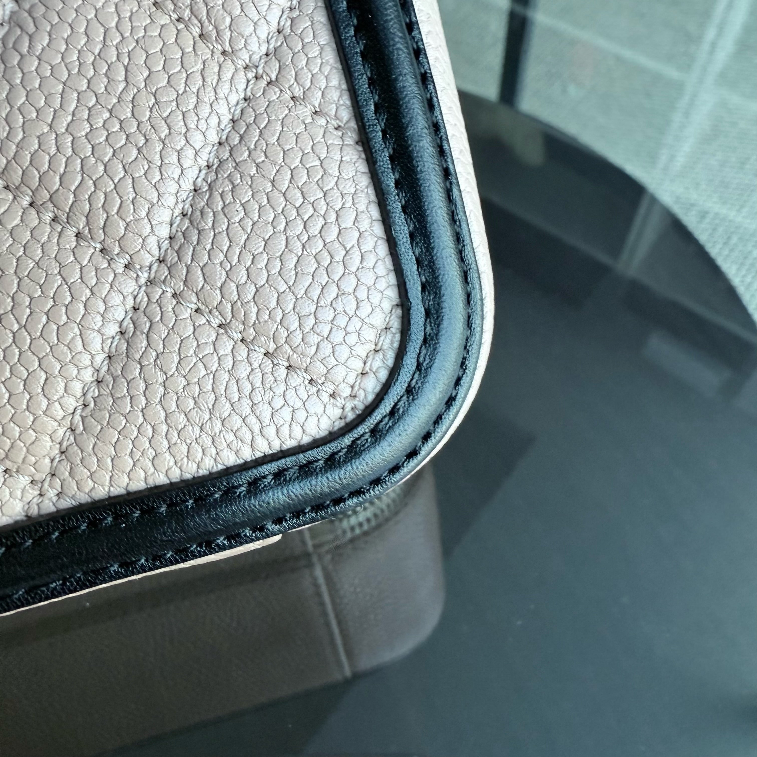 Chanel Vanity Case Filigree Medium - Caviar Grained Calfskin Black Beige Series 23