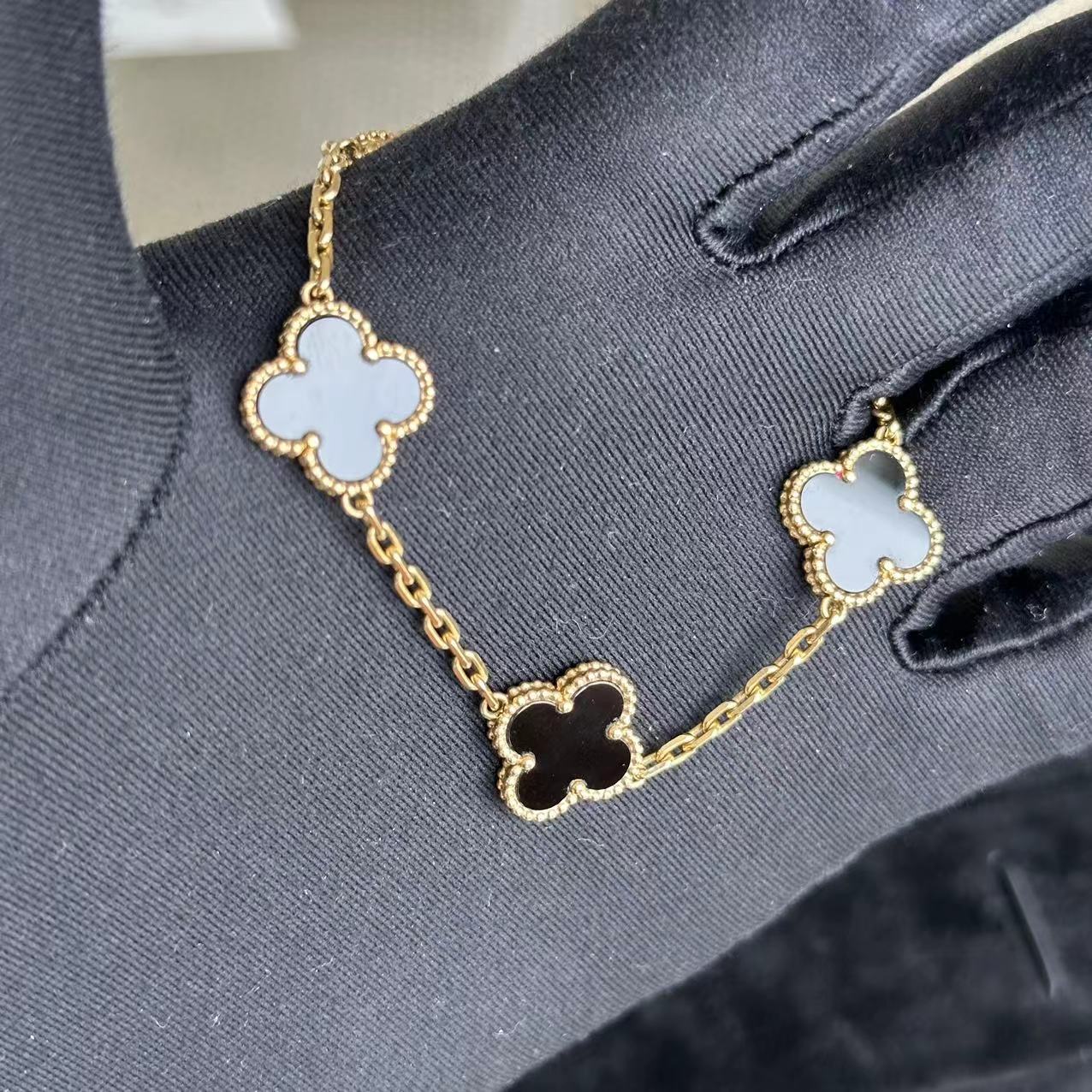 Van Cleef & Arpels VCA 5 Motif Vintage Alhambra Bracelet Onyx 18k Yellow Gold