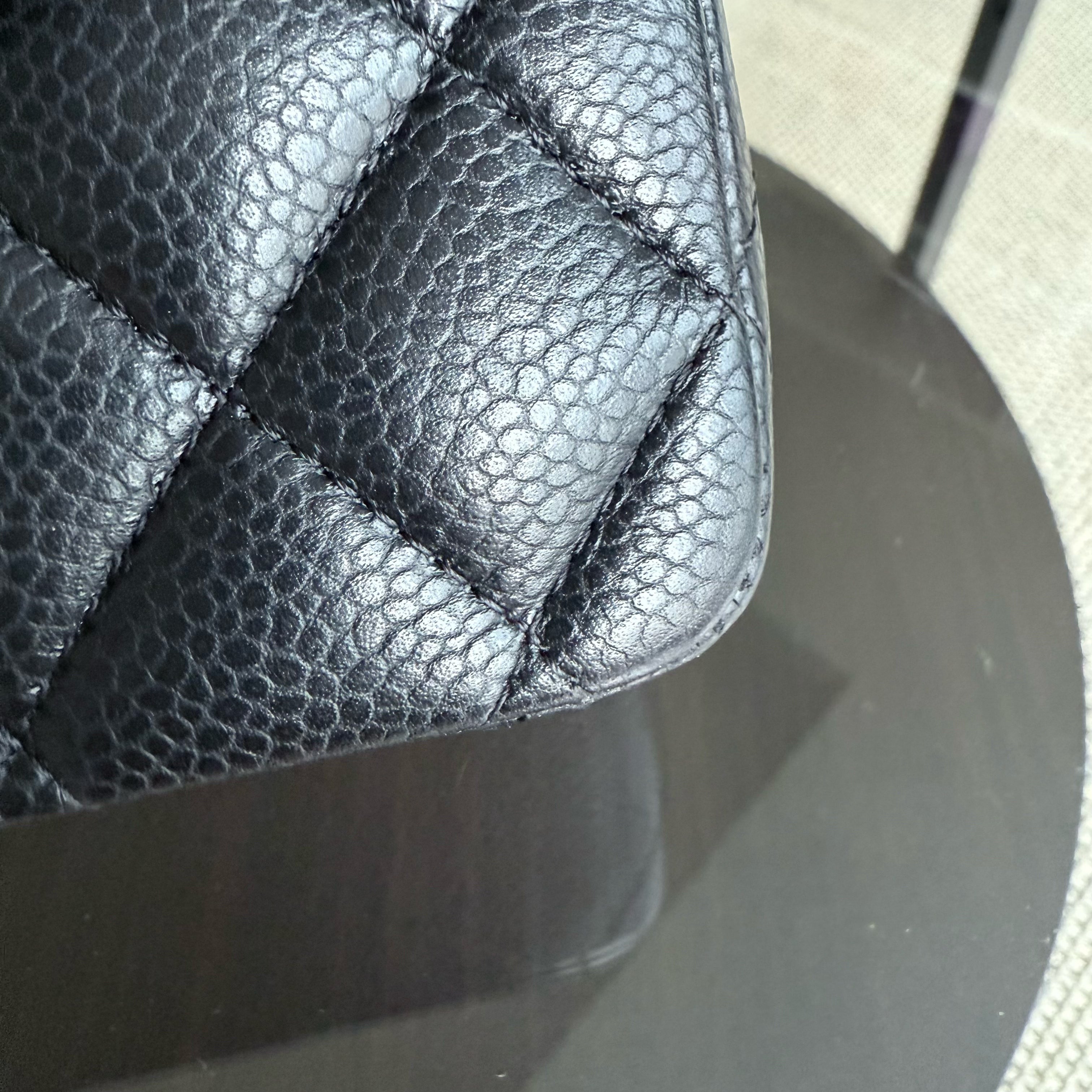 Chanel Classic Flap Medium - Caviar 25CM Quilted Black Ruthenium Silver Hardware Series 21