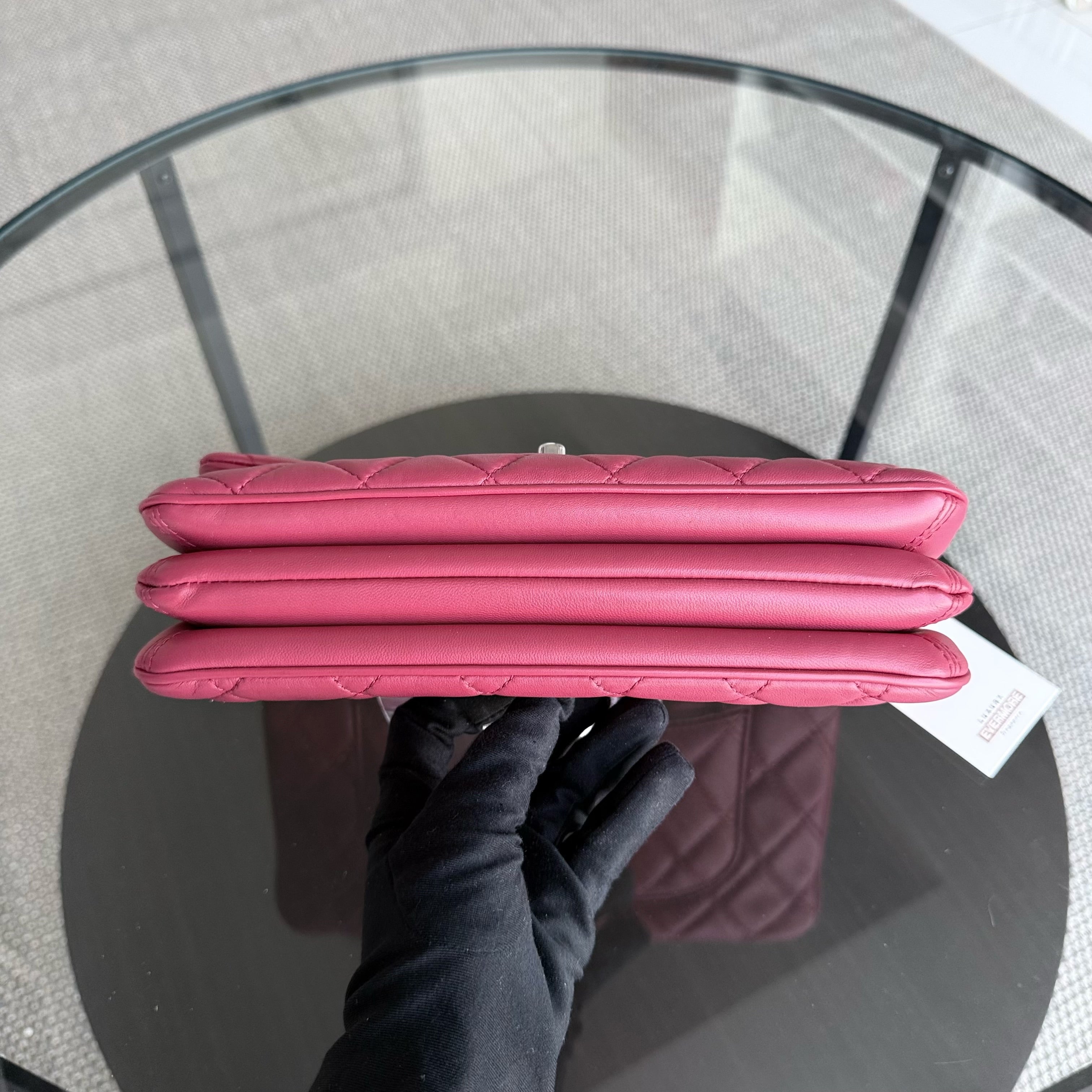 Chanel Flap Medium - 25CM Quilted Lambskin Red Gold Hardware Series 19