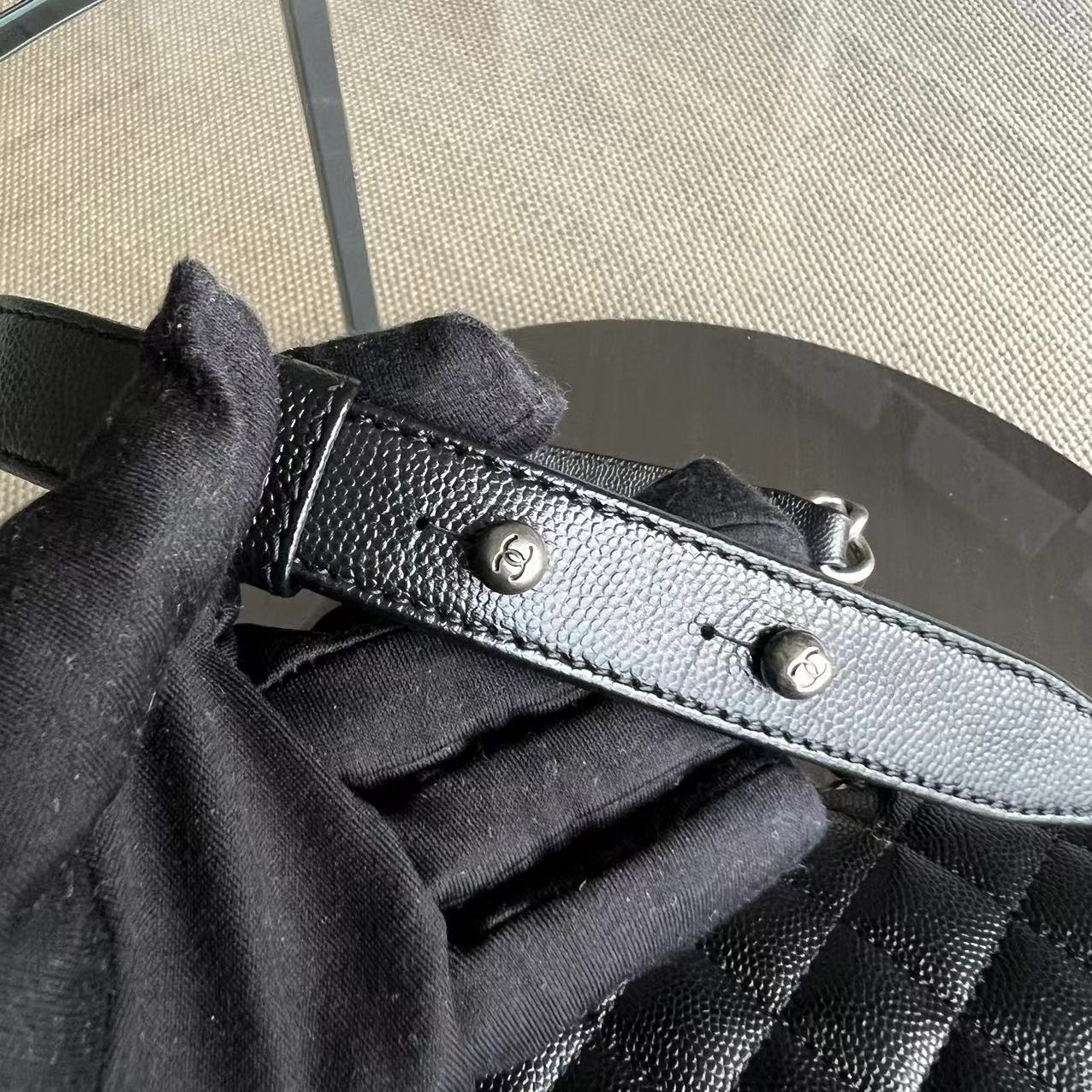 *Like New* Caviar New Medium Boy 28CM Quilted Grained Calfskin Black Ruthenium Silver Hardware Series 27