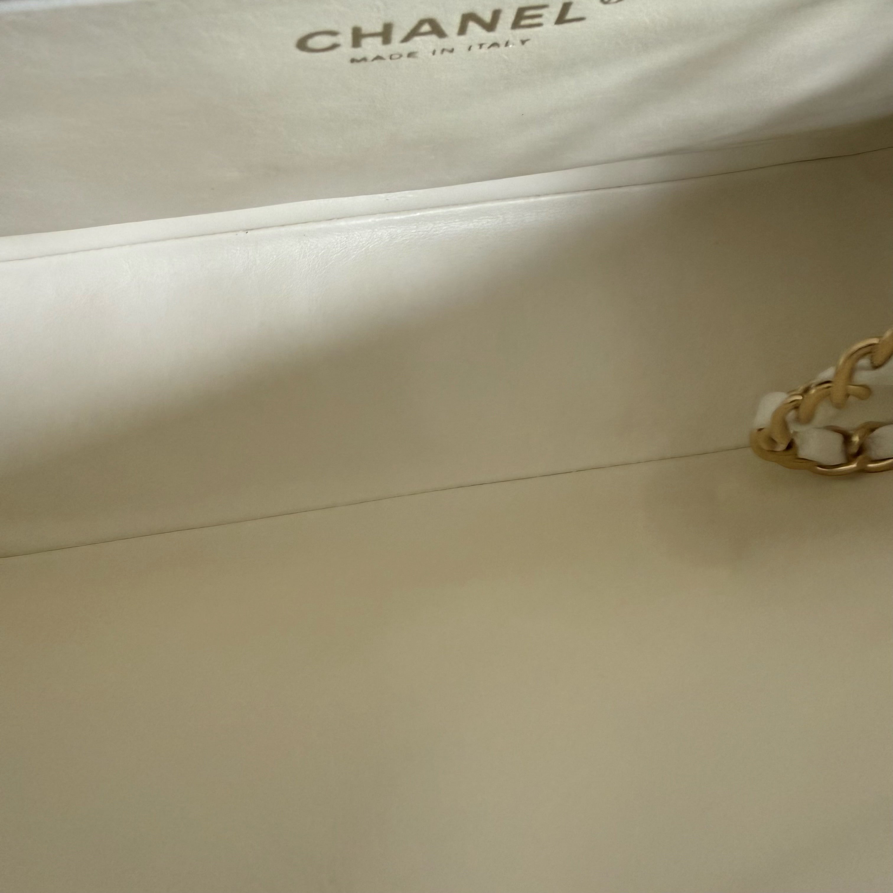Chanel Classic Flap Jumbo - Caviar 30CM Single Flap Quilted White 24K Gold Hardware Series 11