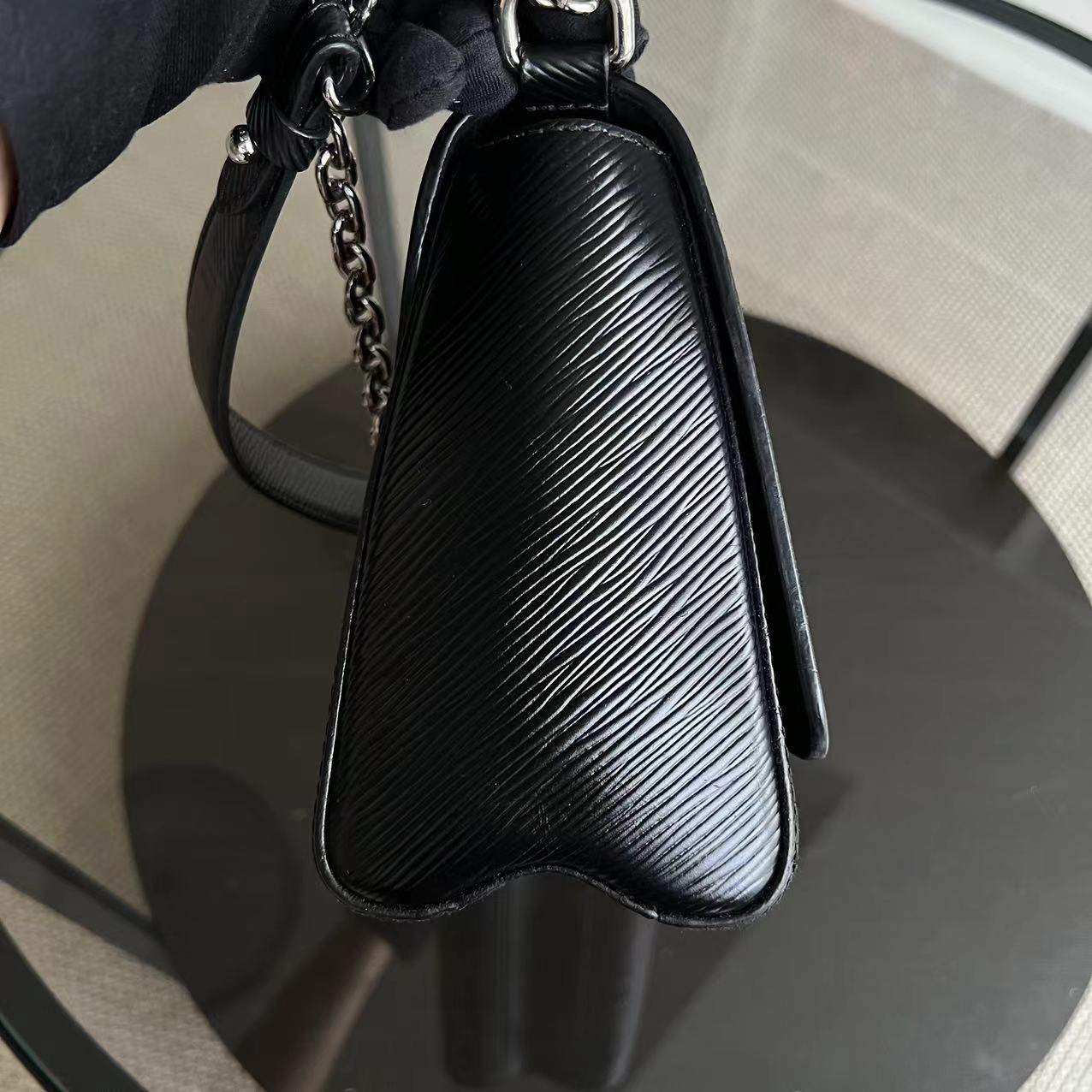 Louis Vuitton LV Twist MM EPI Leather Black SHW