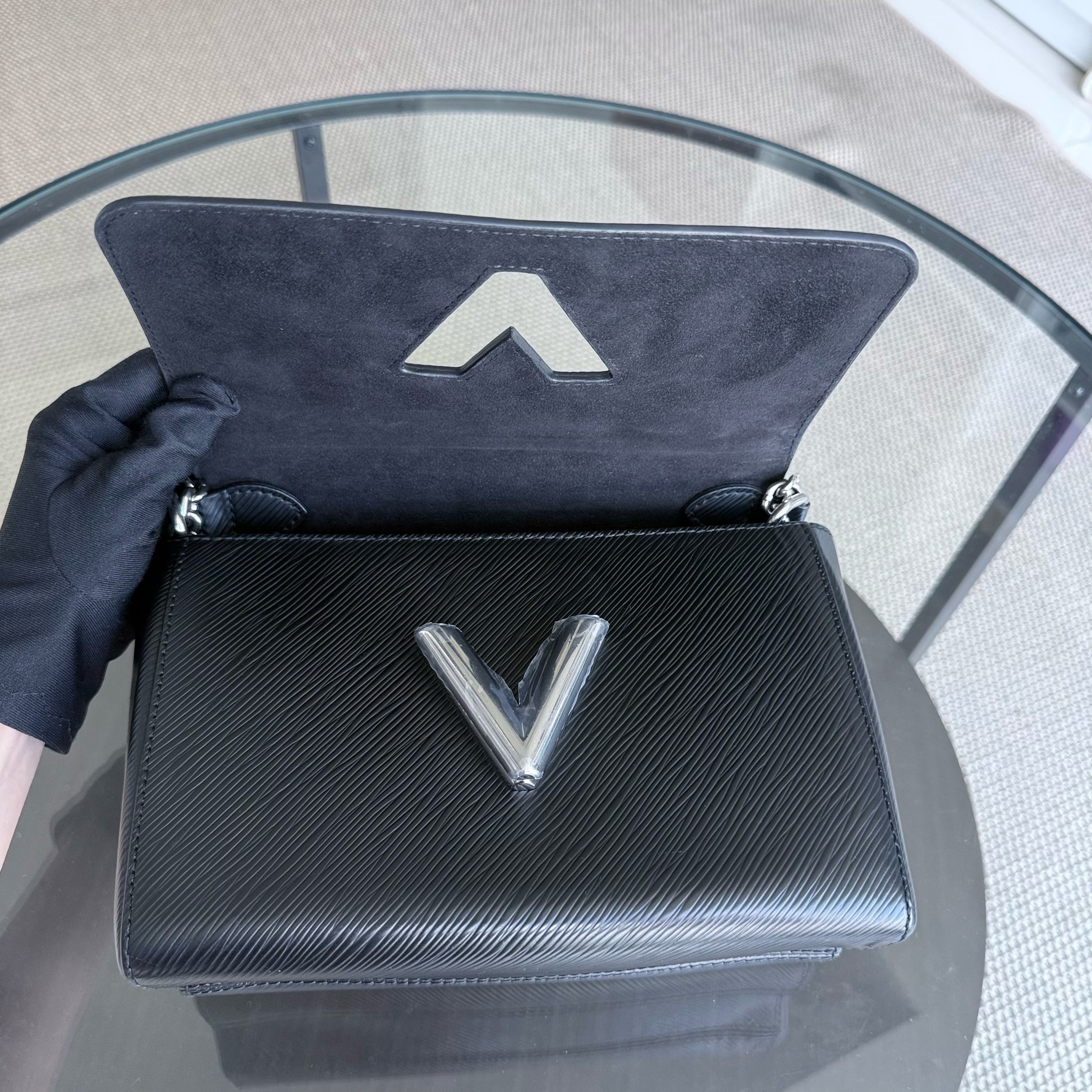 Louis Vuitton Twist Medium MM - EPI Leather Black Silver Hardware