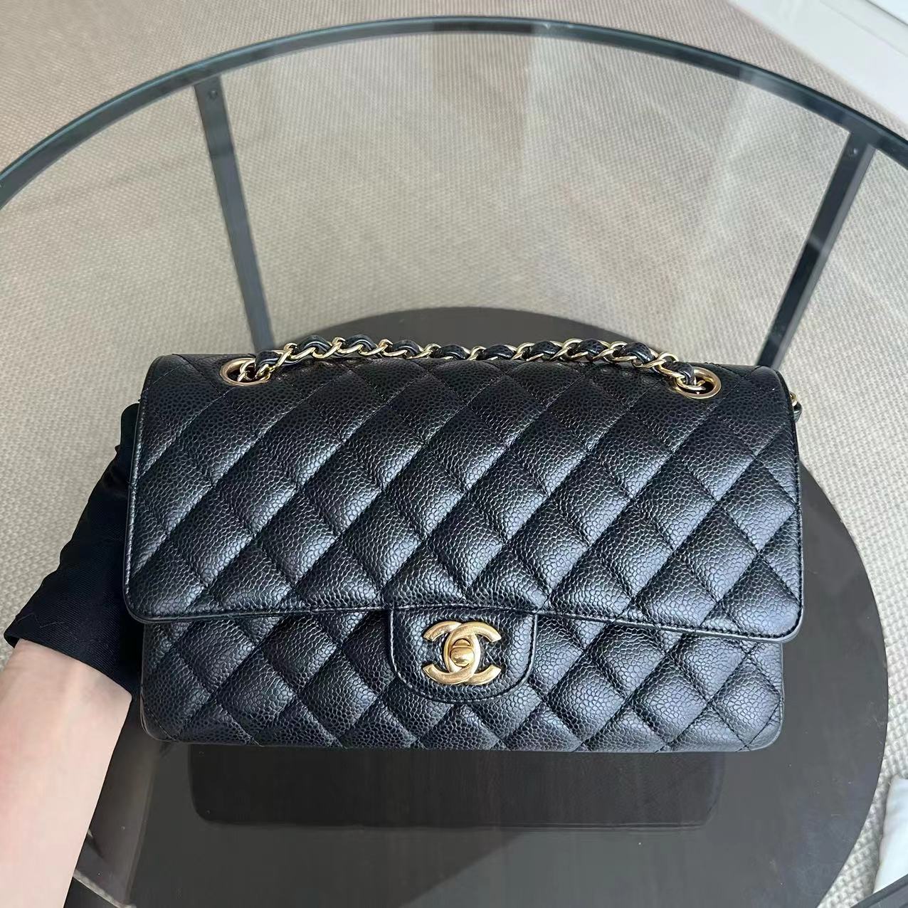 Classic Flap Medium Caviar 25CM Calfskin Black Golden Hardware Series 25
