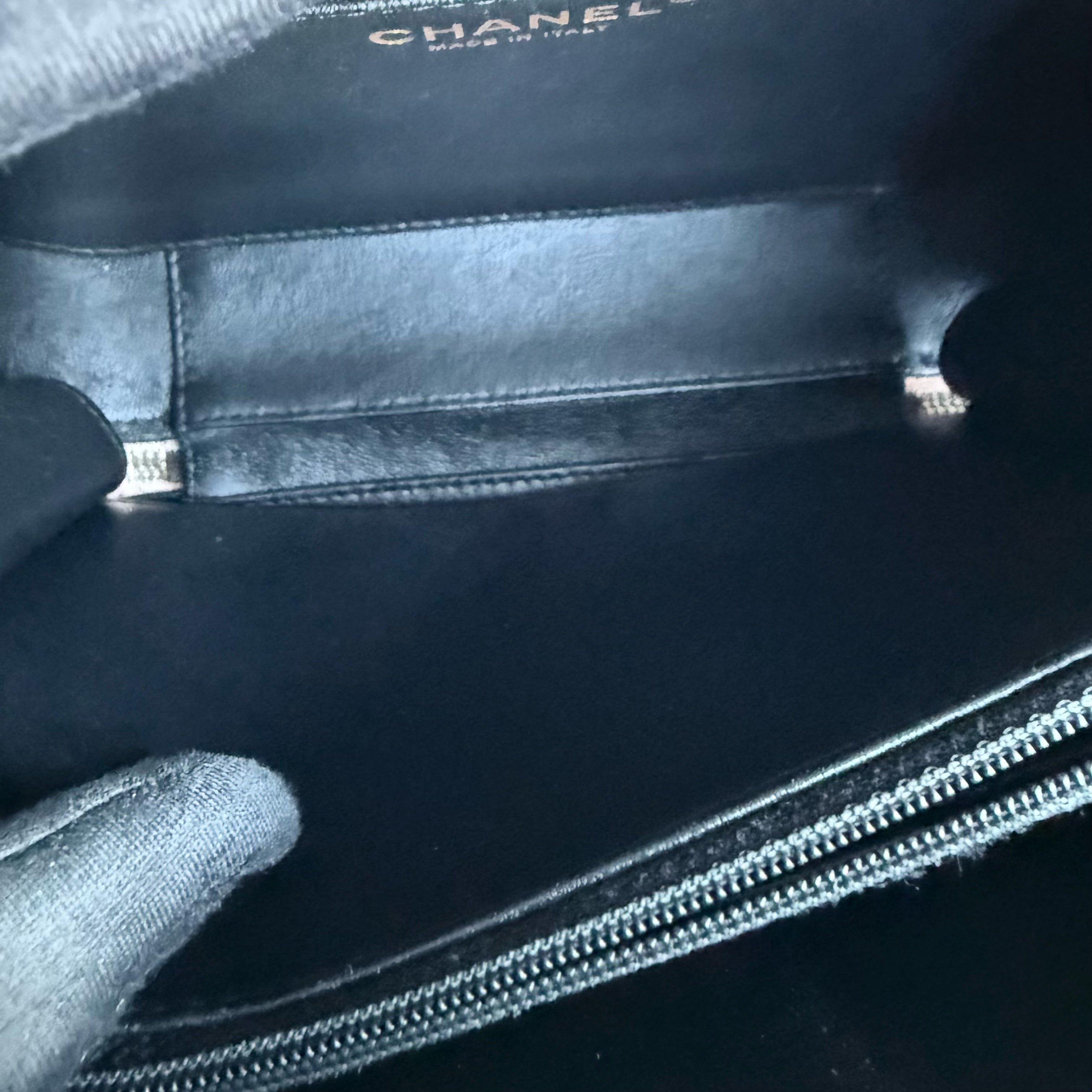 Chanel Vanity Case Filigree Medium - Caviar Grained Calfskin Black Beige Series 23